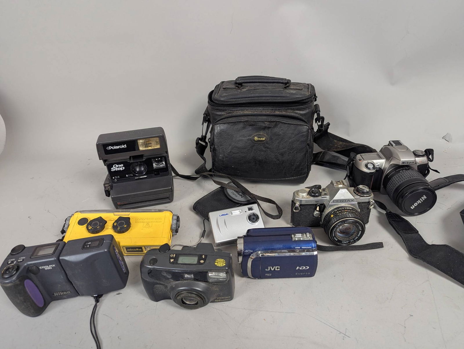 8 Assorted Vintage Cameras Including Nikon Pentax JVC and Polaroid (1 of 9)