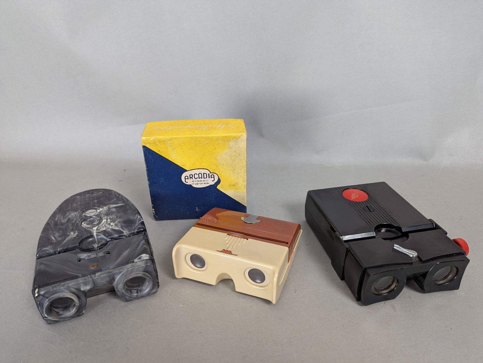 Three Vintage Stereo Viewers Brumberger Realist etc (1 of 7)