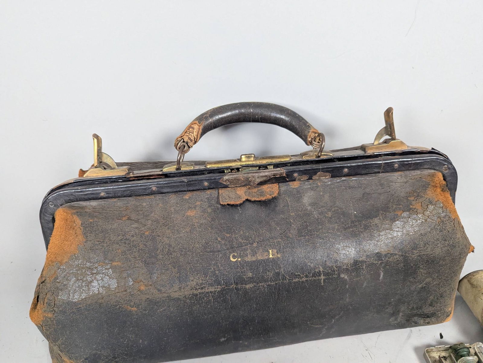 Antique Doctors Bag with Medical Instruments and Supplies (1 of 11)
