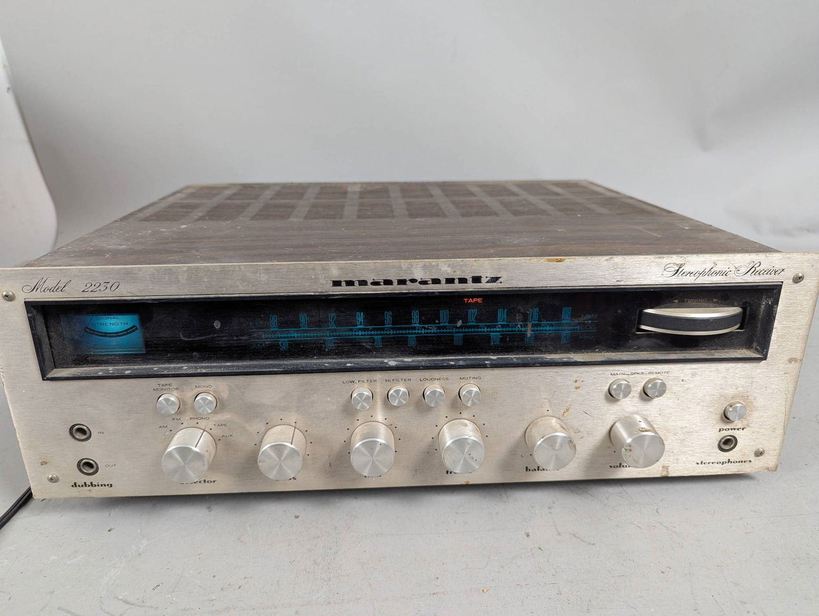 Marantz Model 2230 Stereophonic Receiver with Wood Cabinet (1 of 9)