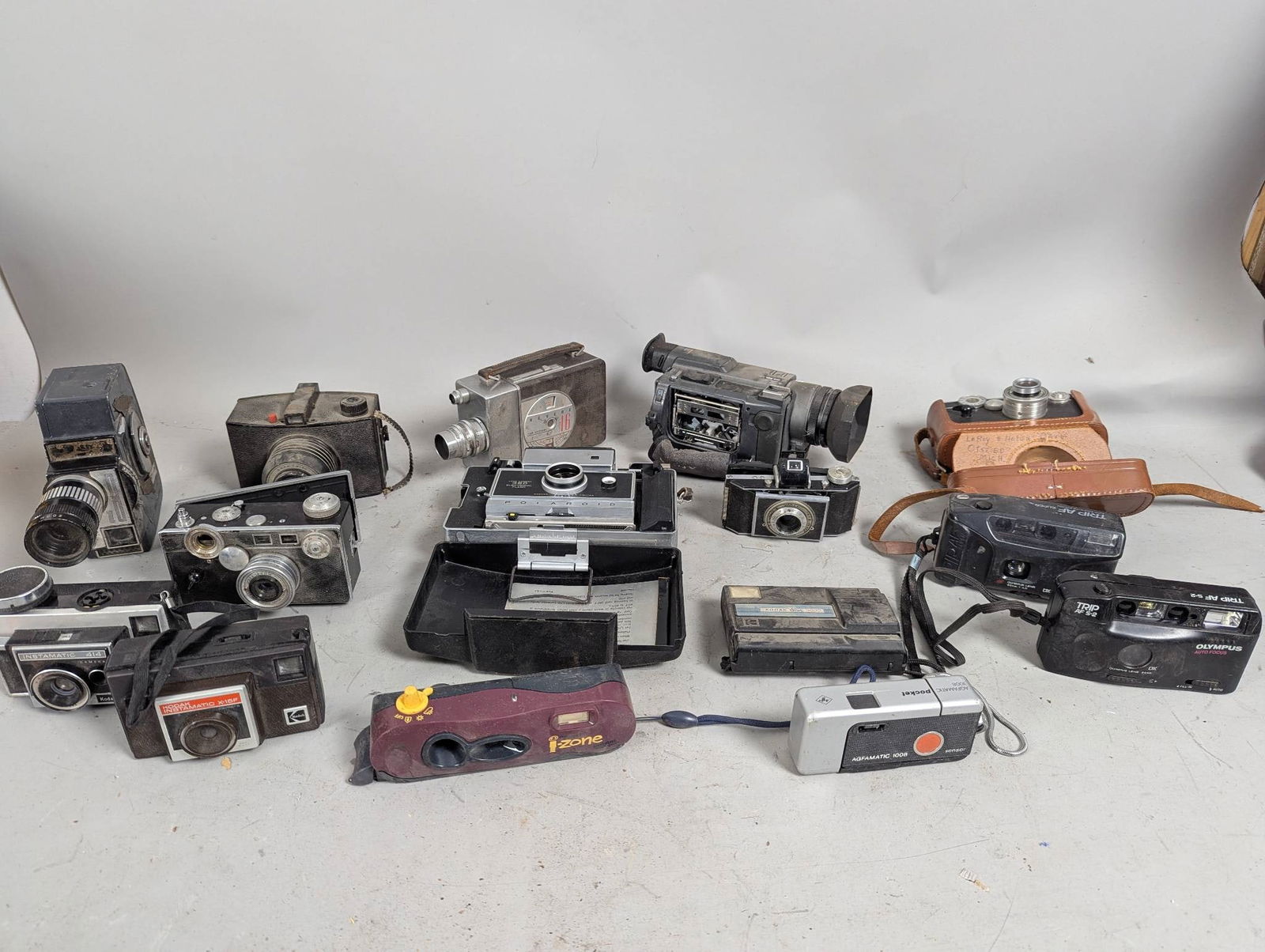 Large Lot Assorted Vintage Cameras Polaroid Kodak etc (1 of 9)