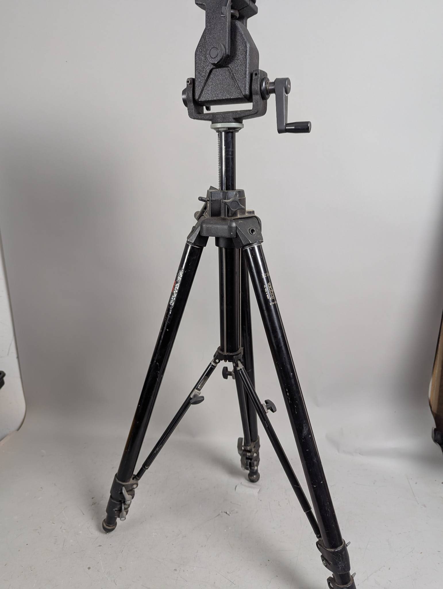 Bogen 3236 Professional Tripod with Adjustable Head (1 of 7)