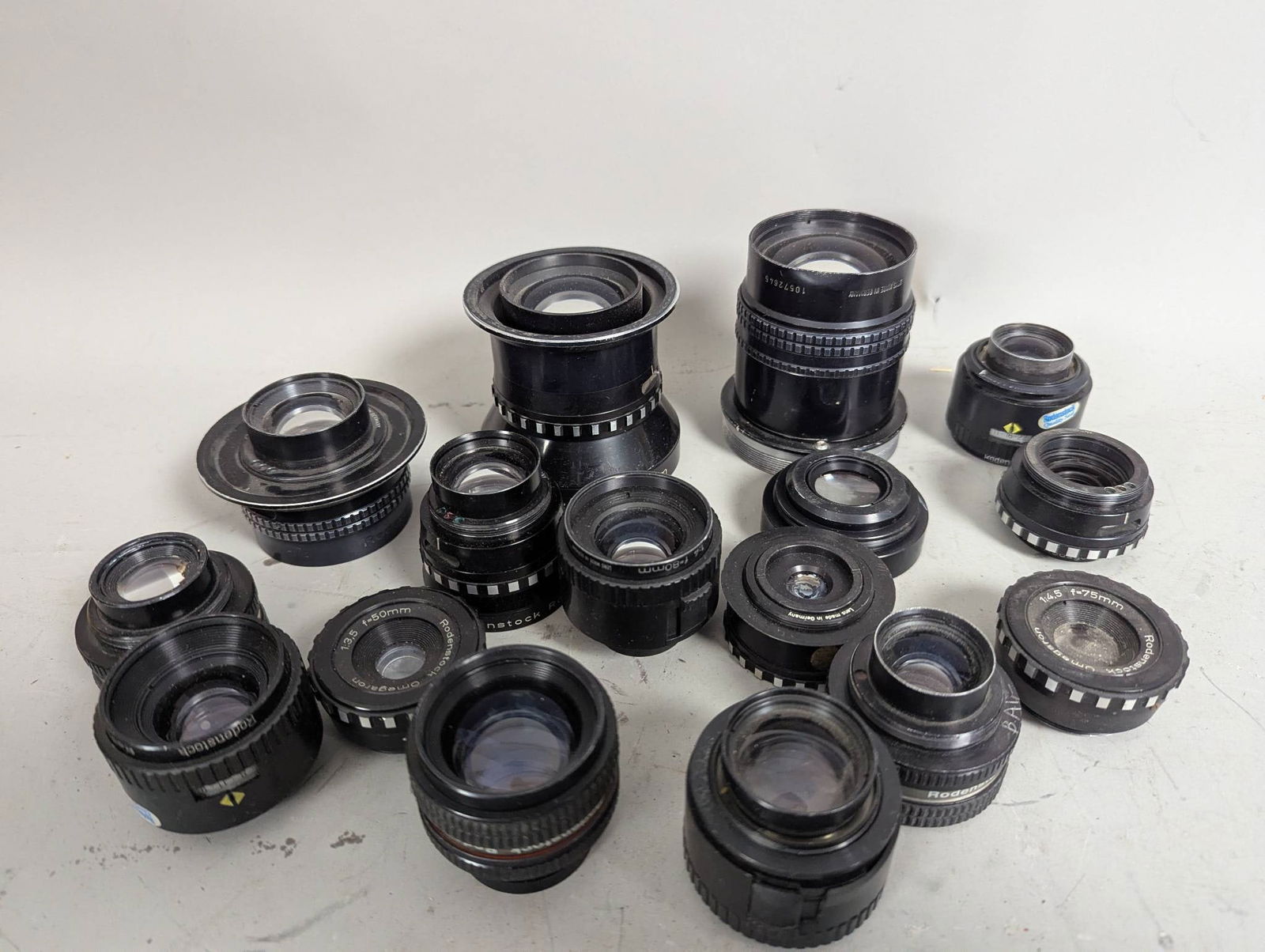 16 Rodenstock Rodagon Lenses: 16 Rodenstock Rodagon lenses, fresh estate fine. These items consist of a variety of lenses from the Rodagon series suitable for enlarger and optical uses. Each lens is constructed of quality material