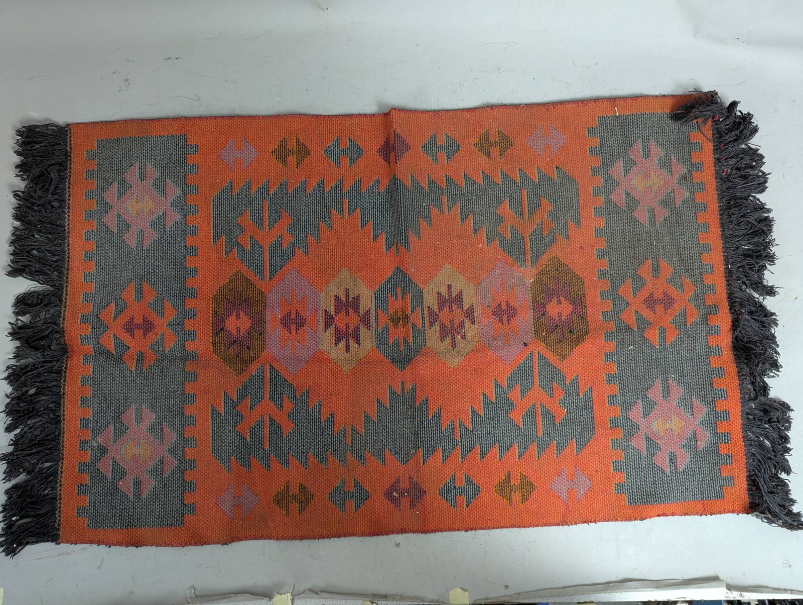 Flat-Woven Kilim Rug with Vibrant Geometric Patterns and Motifs (1 of 8)