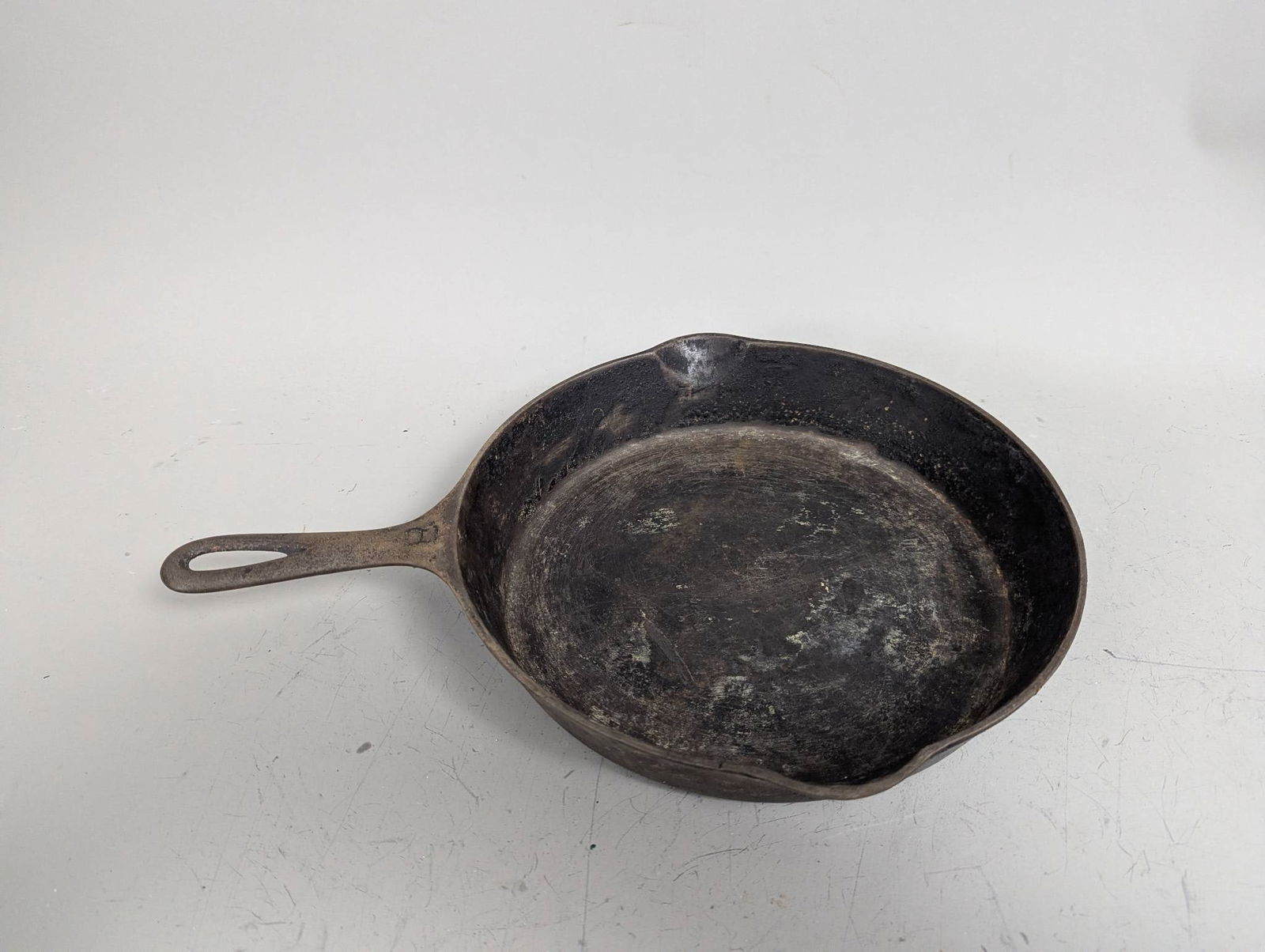 Griswold Cast Iron Skillet Marked 704K Erie PA USA Number 8 (1 of 4)
