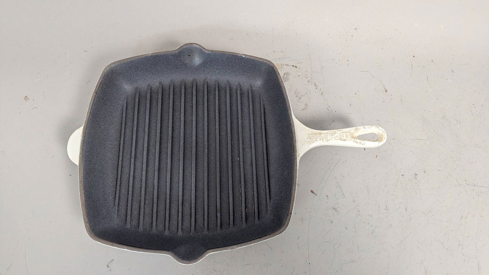 Le Creuset Signature Cast Iron Square Skillet Grill in Off-White and Black Satin Interior (1 of 4)