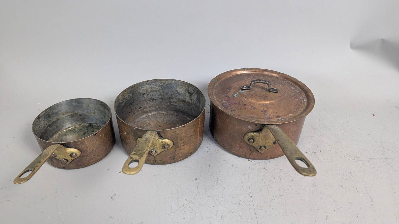 Three Matching Antique Copper Pots with Brass Handles and One Lid (1 of 6)