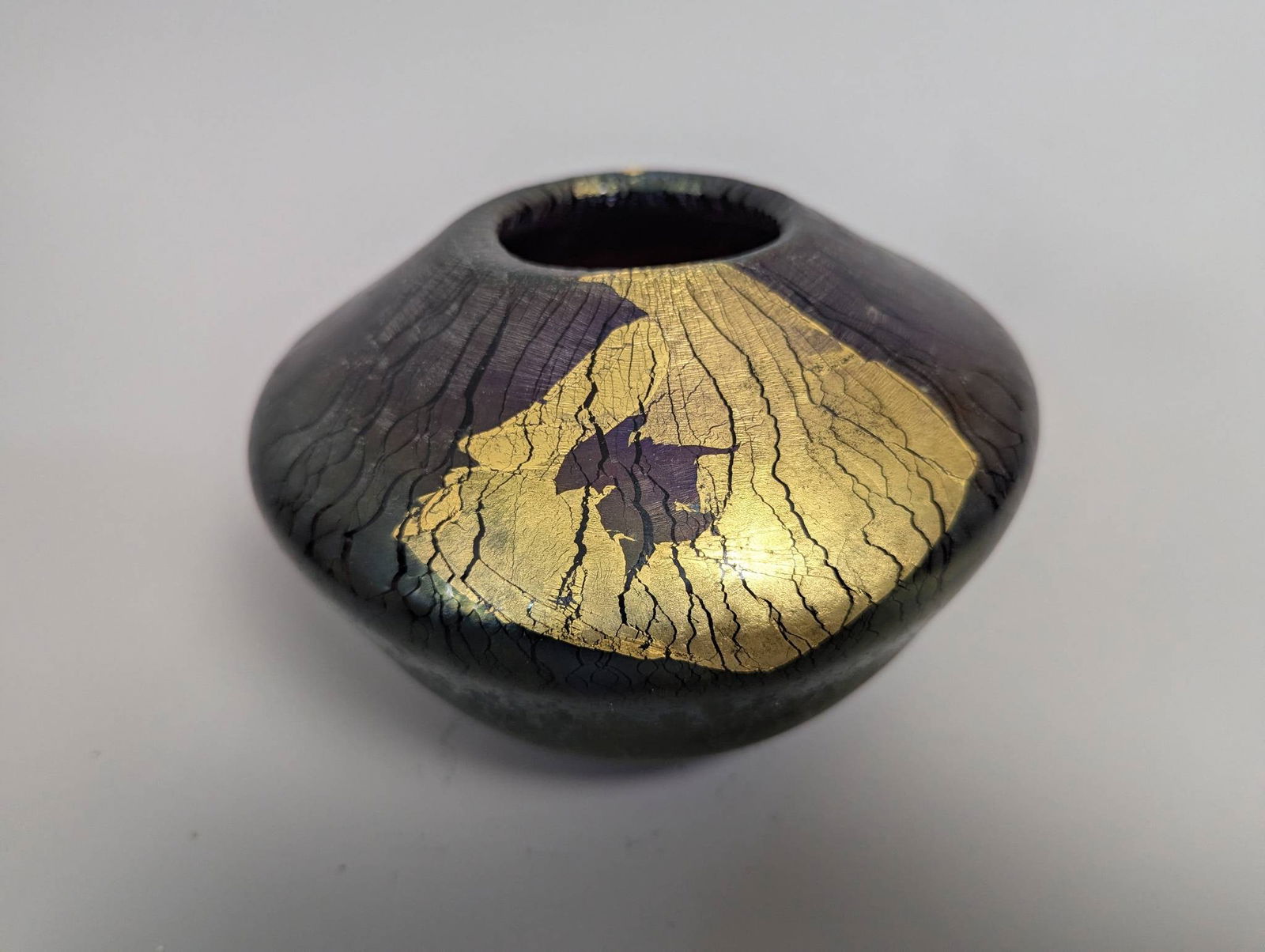 Signed Eckholt 1985 Iridescent Glass Vase with Gold Detailing (1 of 6)