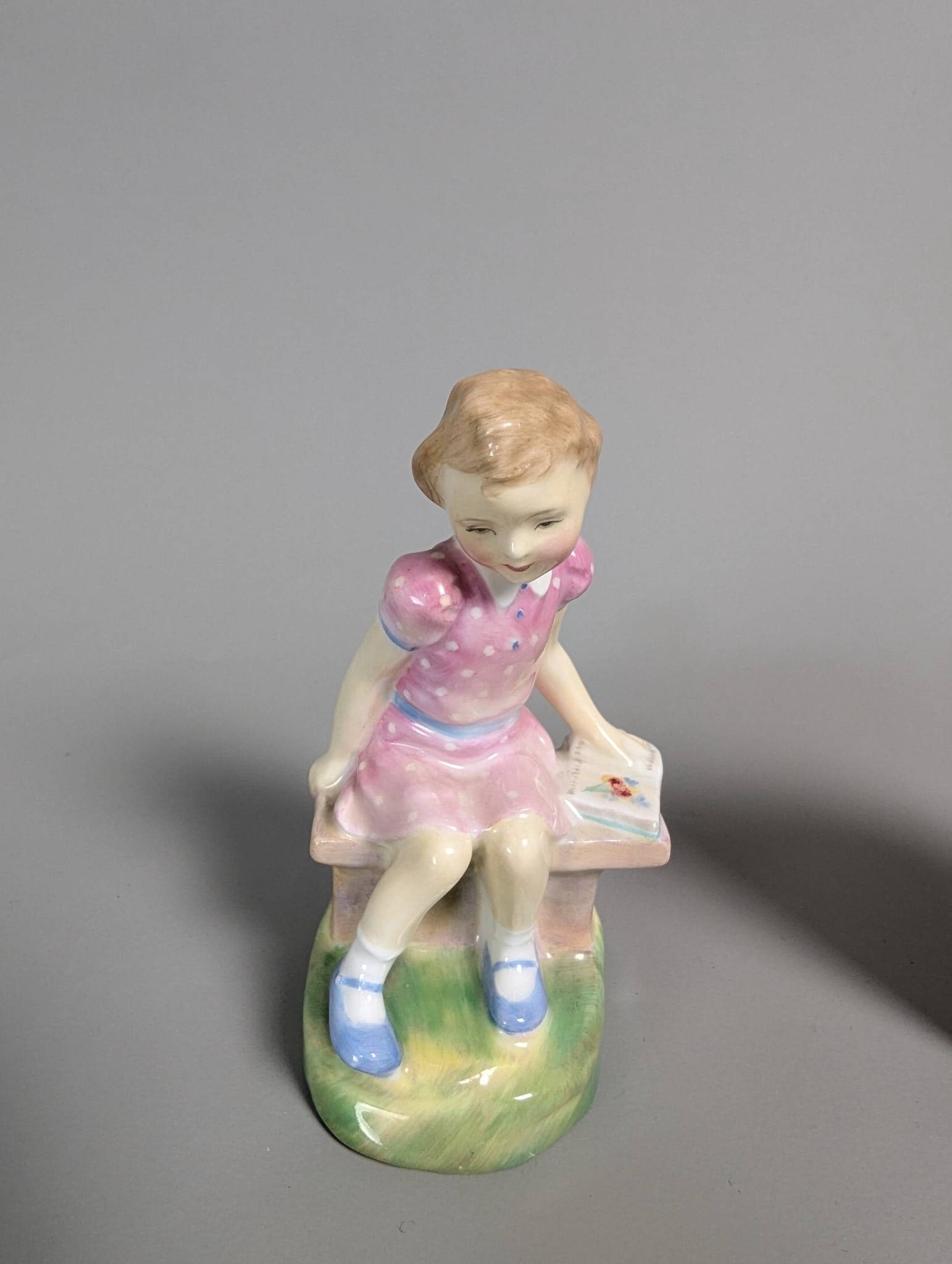 Royal Doulton HN 2047 Once Upon a Time Porcelain Figurine (1 of 7)