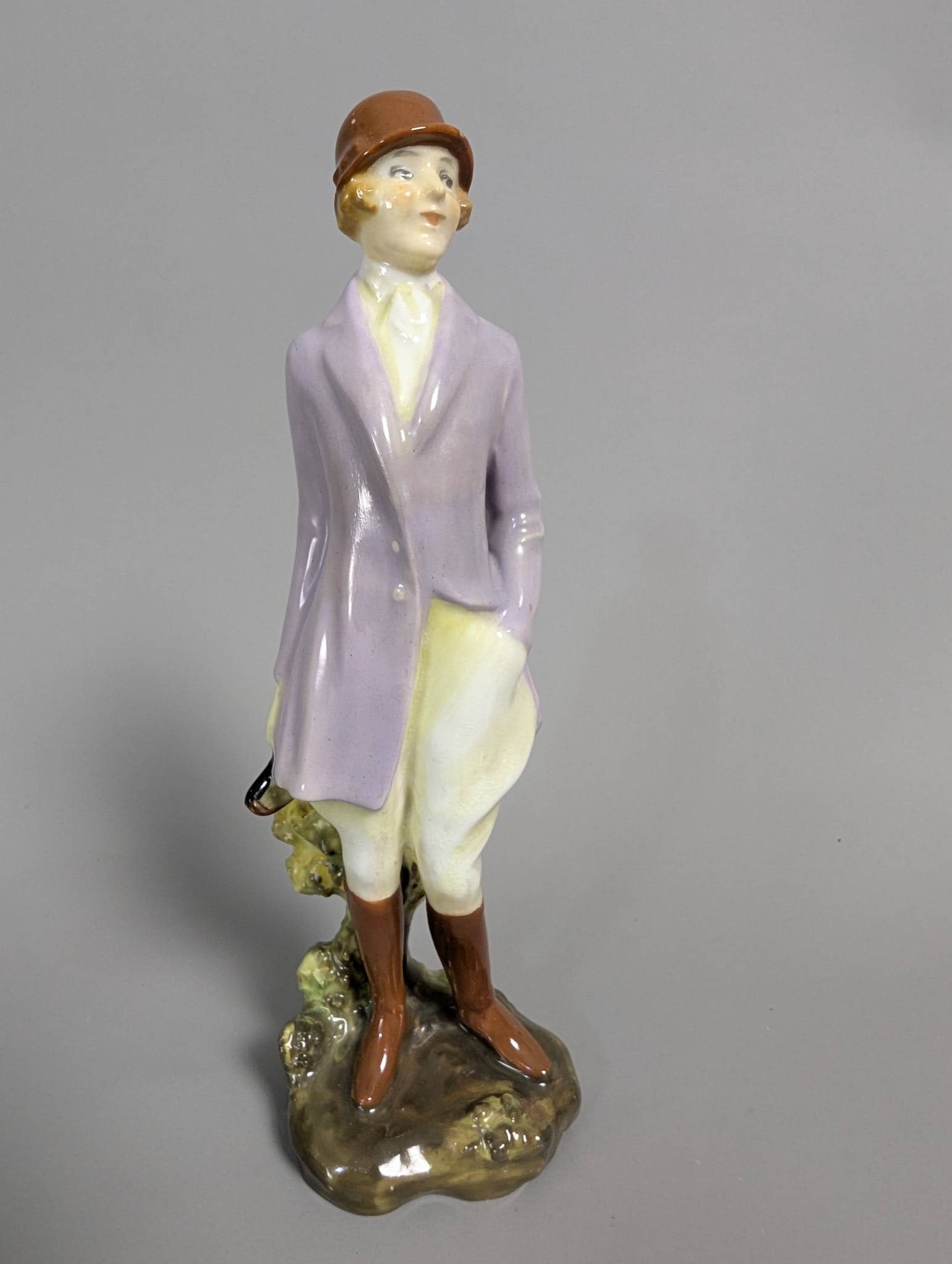 Royal Doulton HN1201 Hunts Lady Figurine in Pastel Attire (1 of 6)