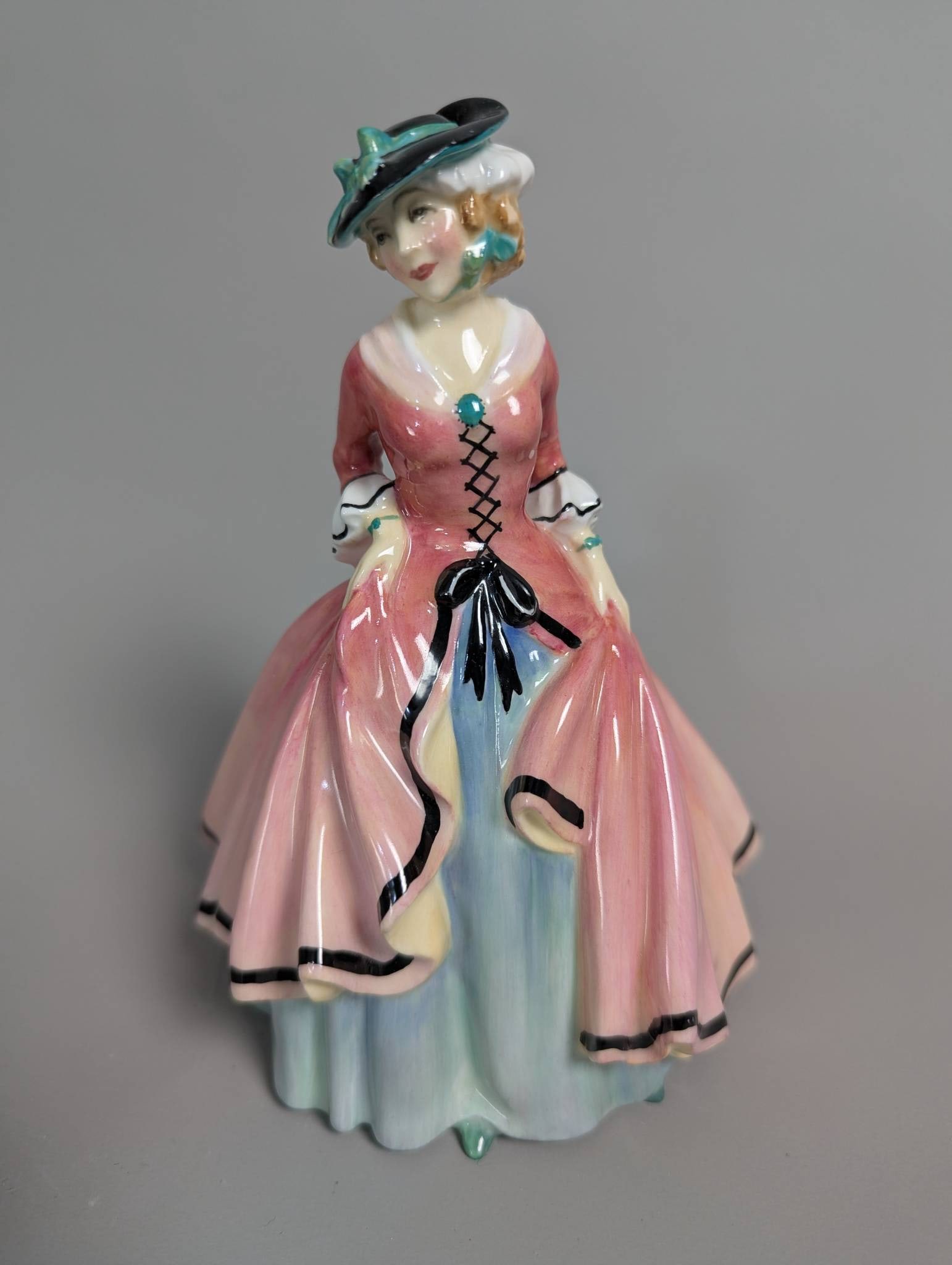 Royal Doulton Figurine HN 1918 Sweet Suzy (1 of 6)