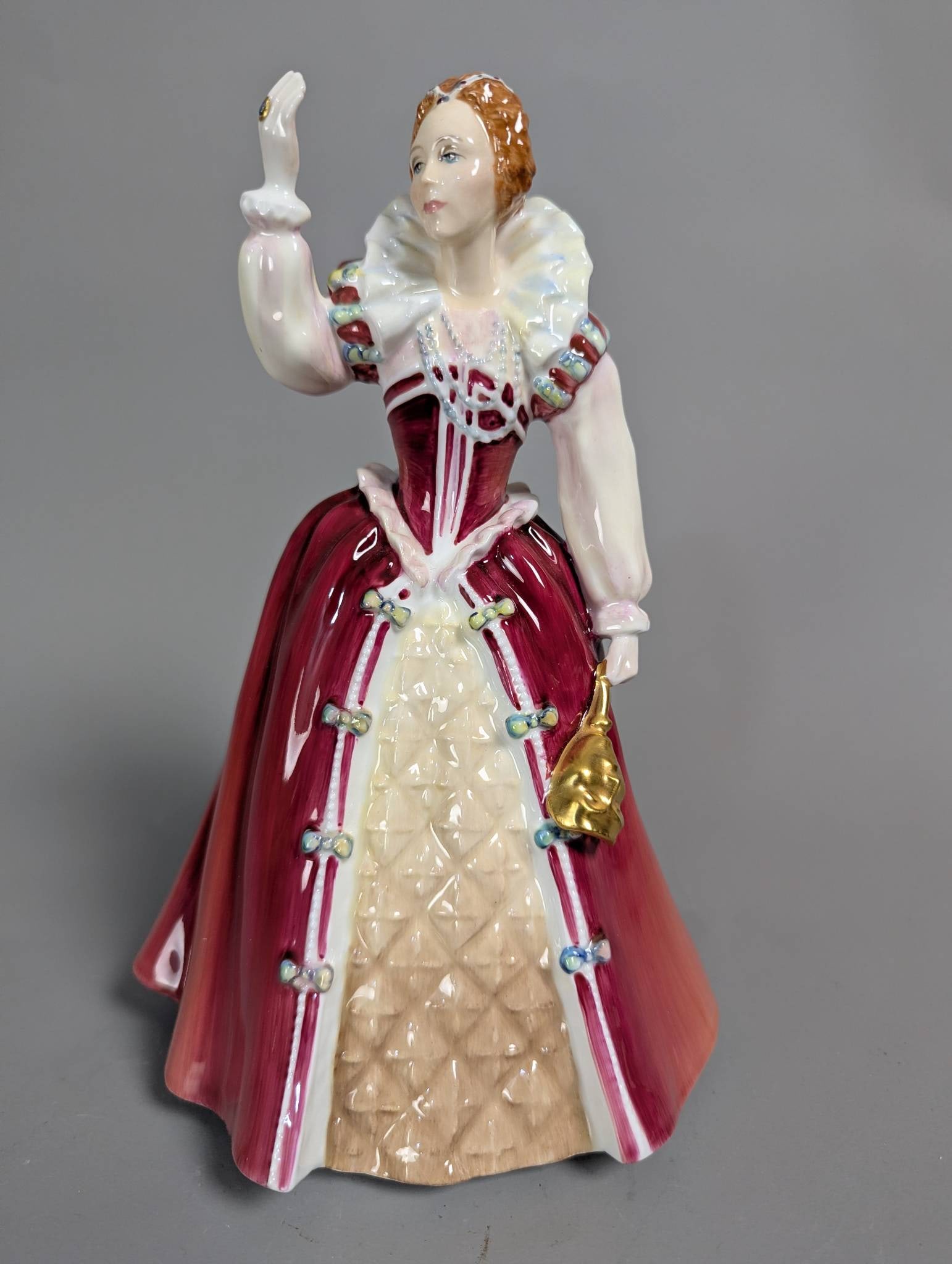 Royal Doulton HN 3099 Queens of the Realm Queen Elizabeth I w/ Stand. (1 of 7)