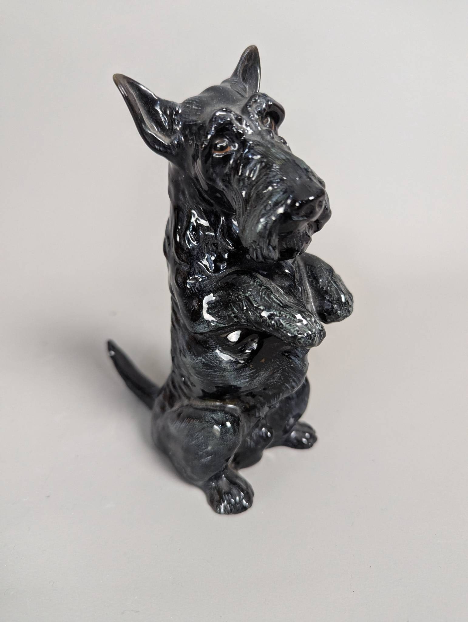 Royal Doulton HN 1038 Scottie Dog Figurine in Dark Glaze (1 of 6)