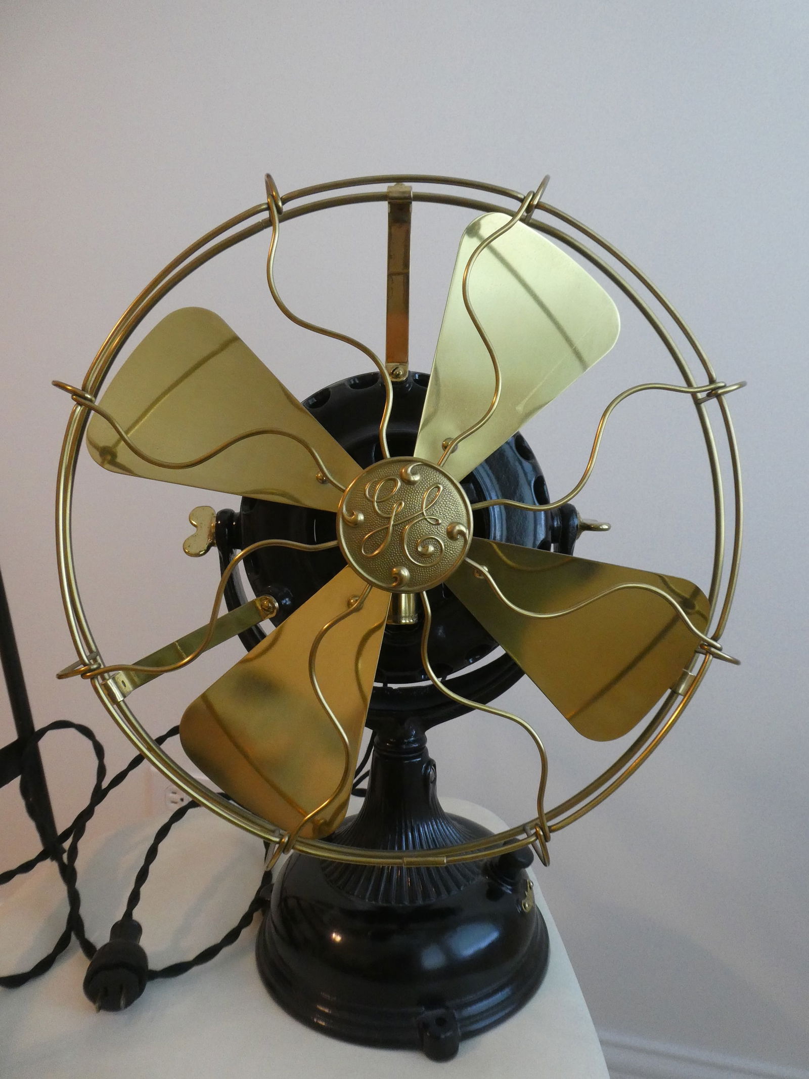 Antique GE General Electric Pancake Motor Brass Blade Electric Fan Type AK 433/BC - 10