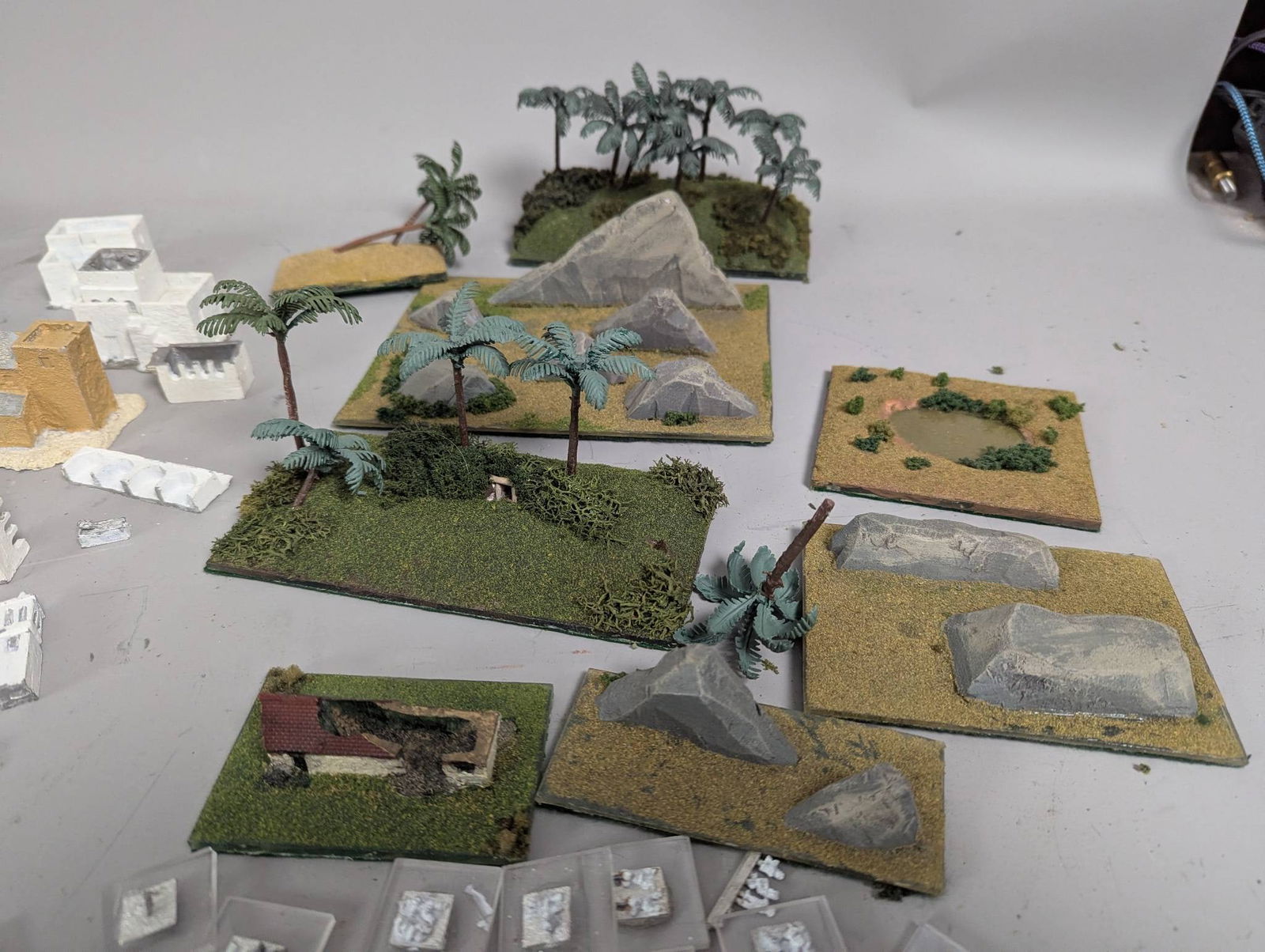 Huge Lot of Desert Storm Arab Middle East Miniatures and Terrain - 11