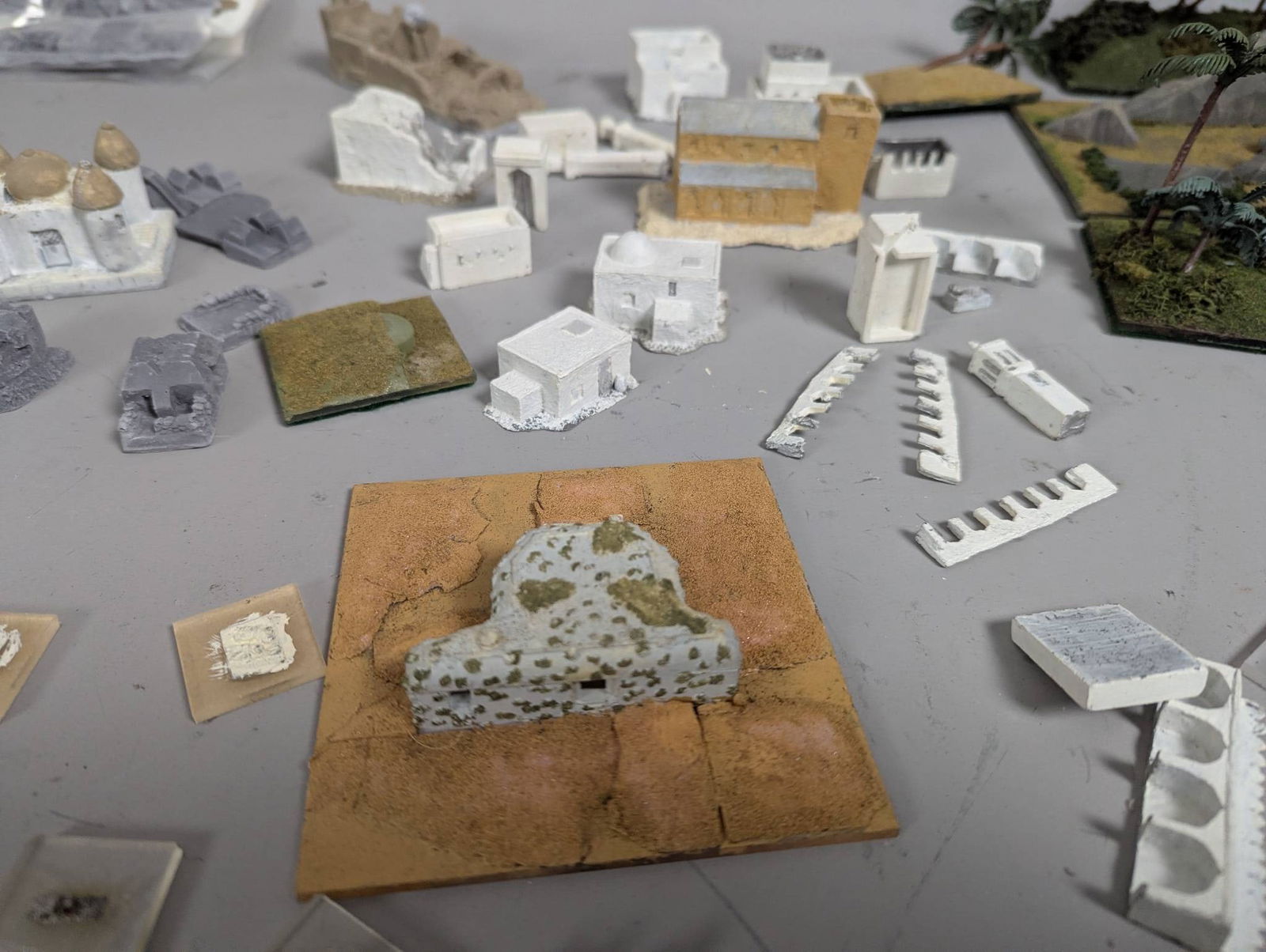 Huge Lot of Desert Storm Arab Middle East Miniatures and Terrain - 8