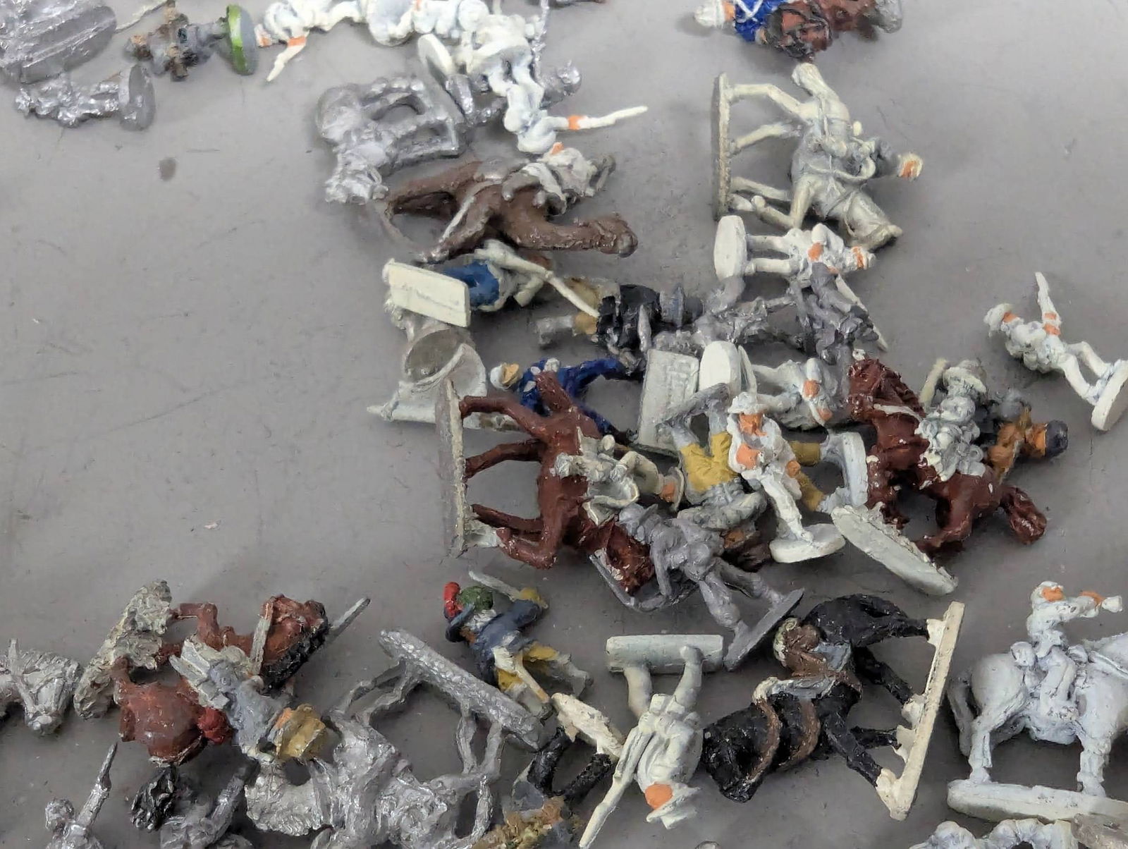 Huge Lot of 20mm Vintage Metal Miniatures in Assorted Themes - 8