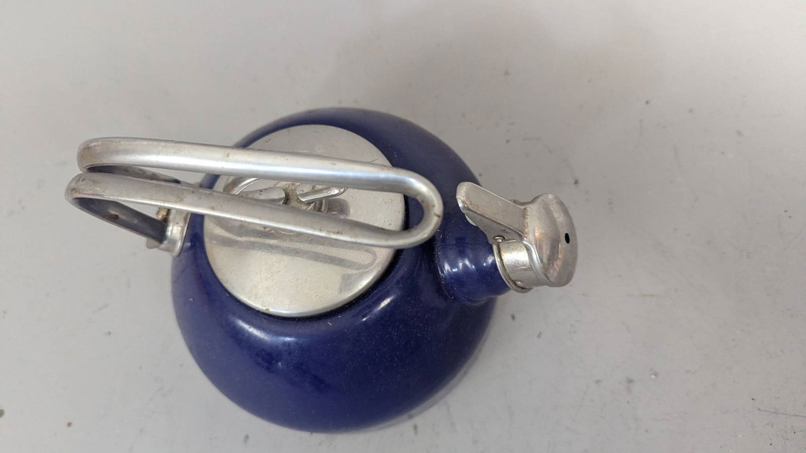 Chantal Classic Enamel-on-Steel Whistling Tea Kettle in Cobalt Blue - 2