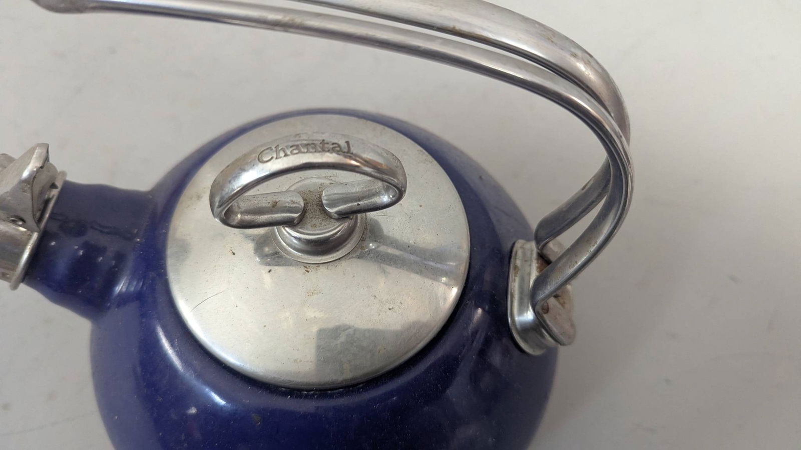 Chantal Classic Enamel-on-Steel Whistling Tea Kettle in Cobalt Blue - 6