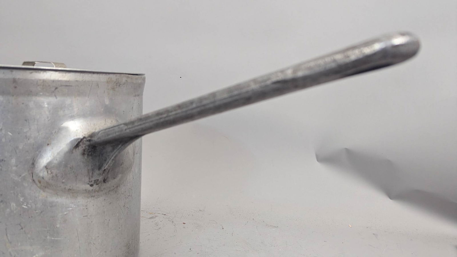 Wear Ever Aluminum Saucepan with Lid and Long Handle 810-6 15qt - 3