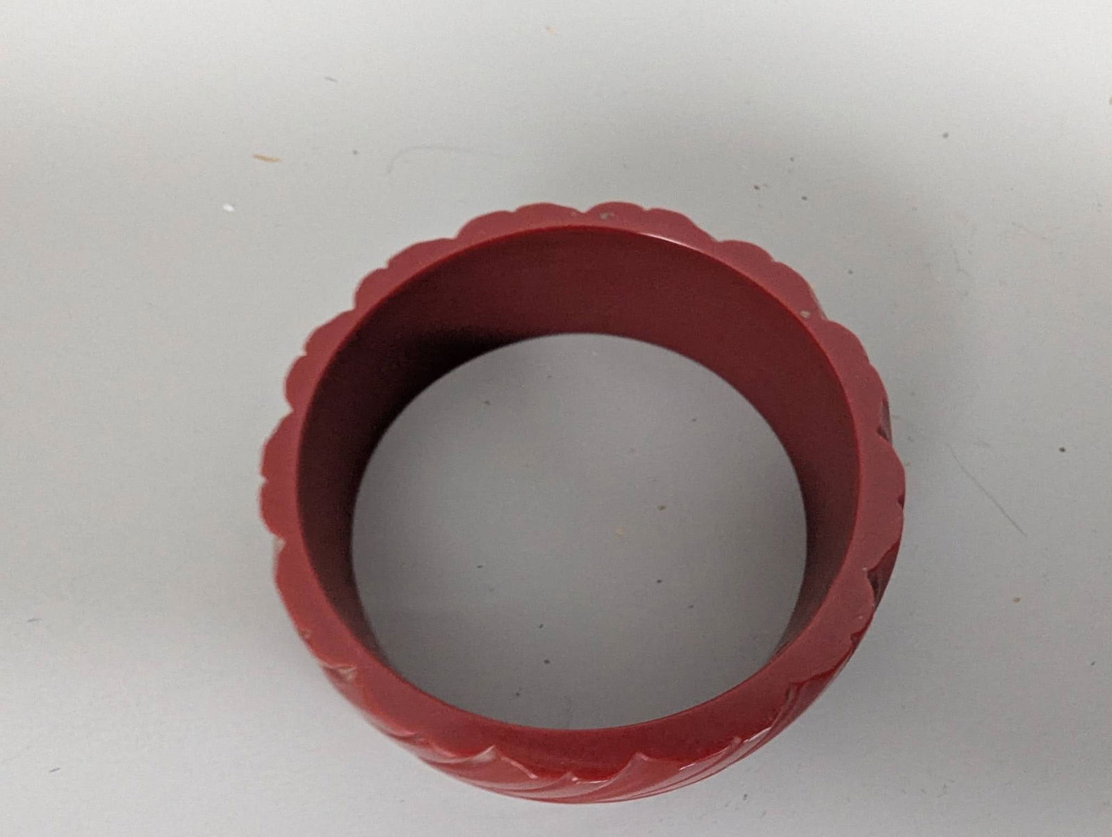 Art Deco Cherry Red Bakelite Bangle with Leaf Carvings - 3