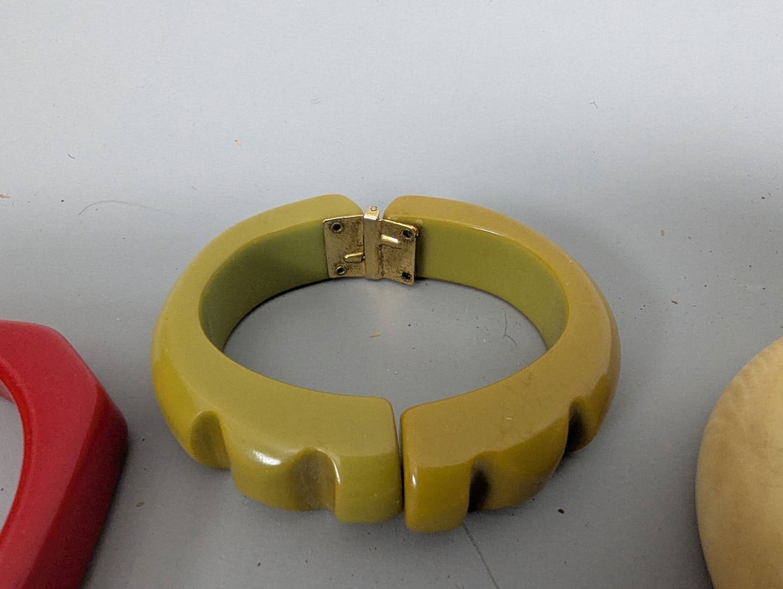 Vintage Bakelite and Lucite Bracelets Including Geometric and Hinged Designs - 4