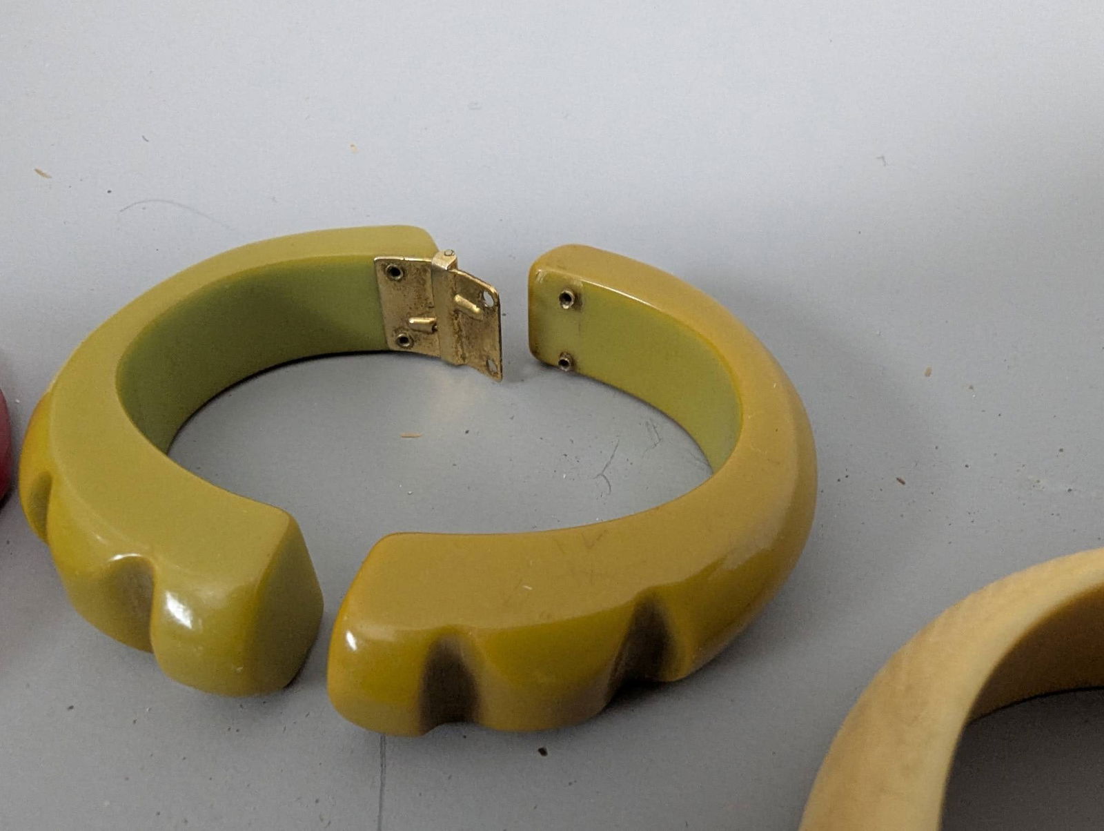 Vintage Bakelite and Lucite Bracelets Including Geometric and Hinged Designs - 5