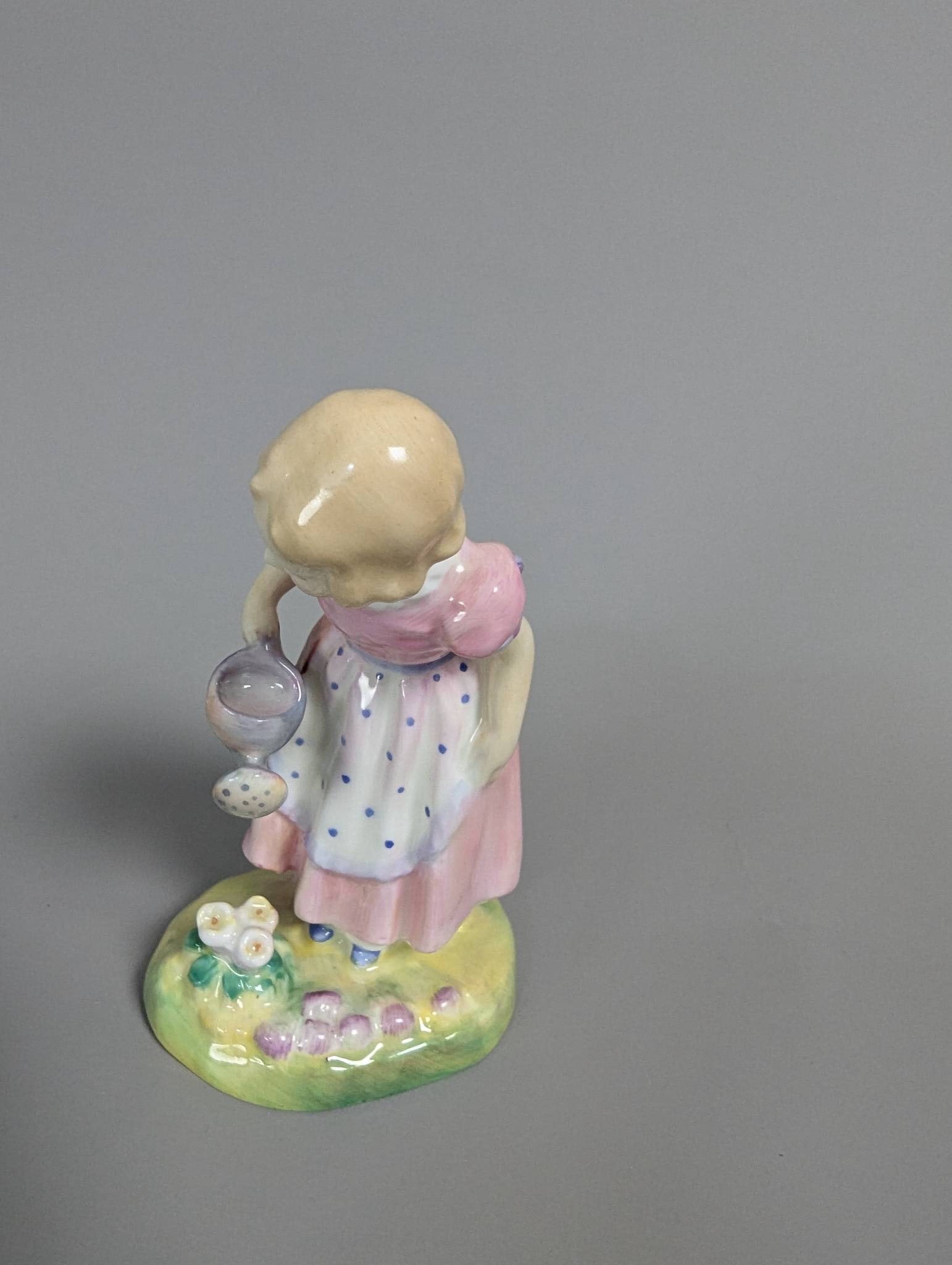 Royal Doulton Figurine HN2044 Mary Mary in Pink Dress - 2