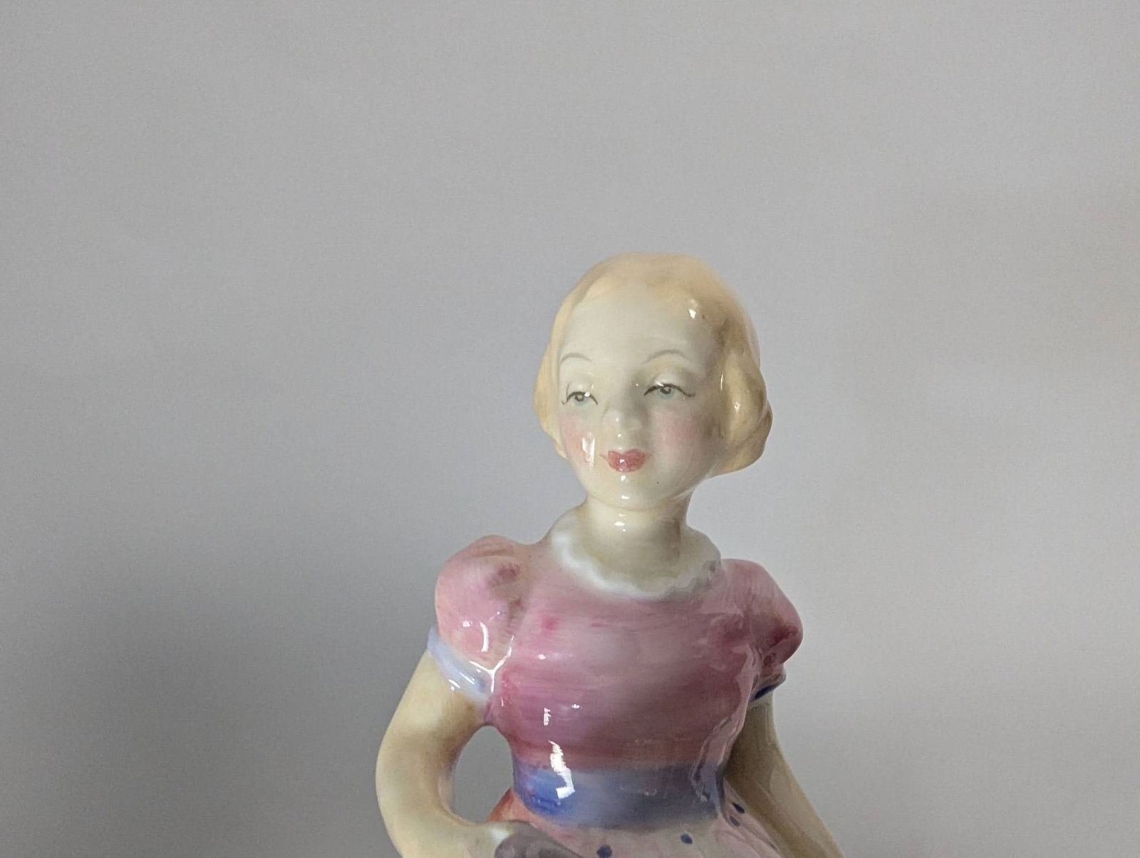 Royal Doulton Figurine HN2044 Mary Mary in Pink Dress - 5