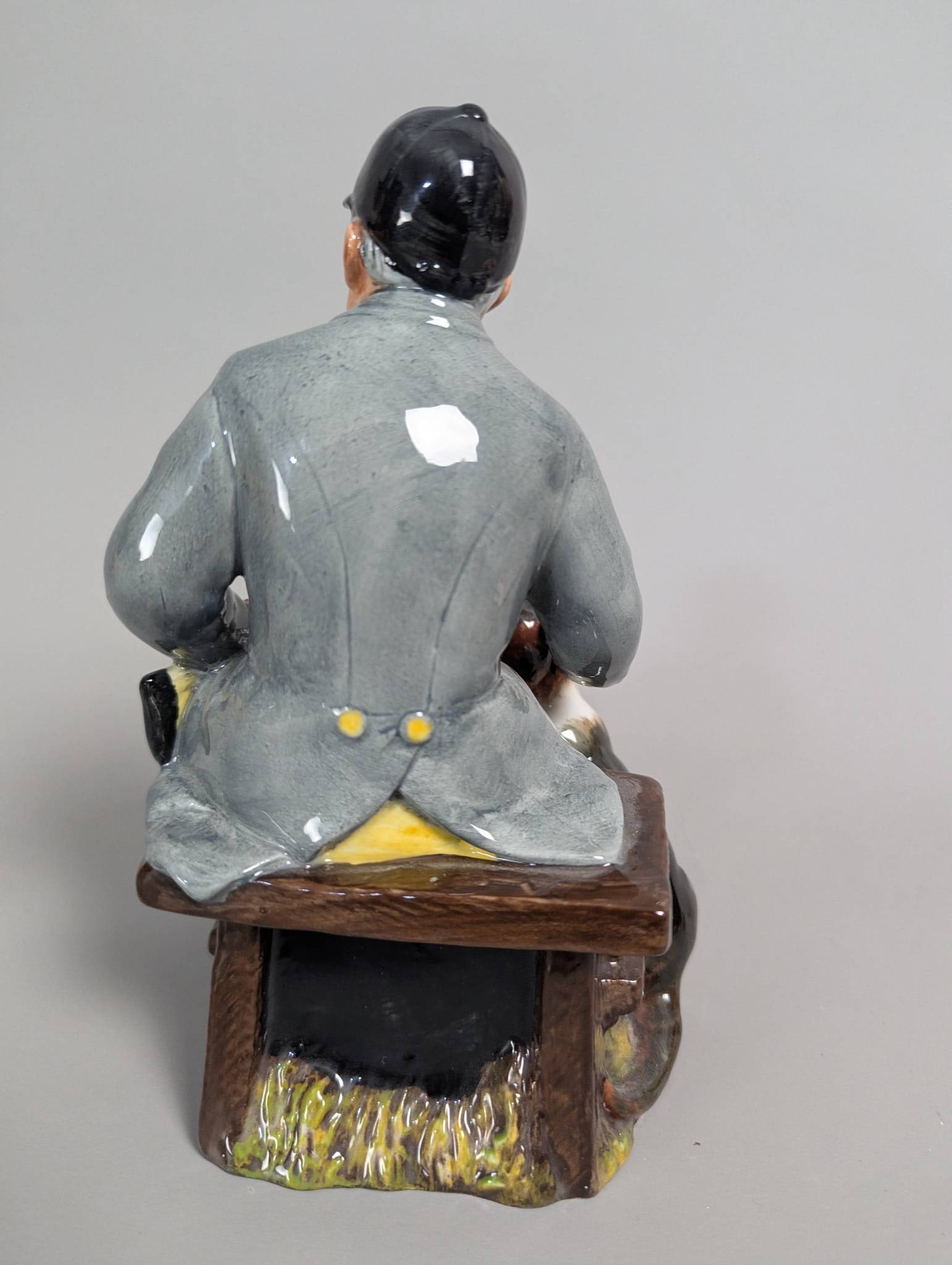 Royal Doulton HN2492 The Huntsman Figurine - 3