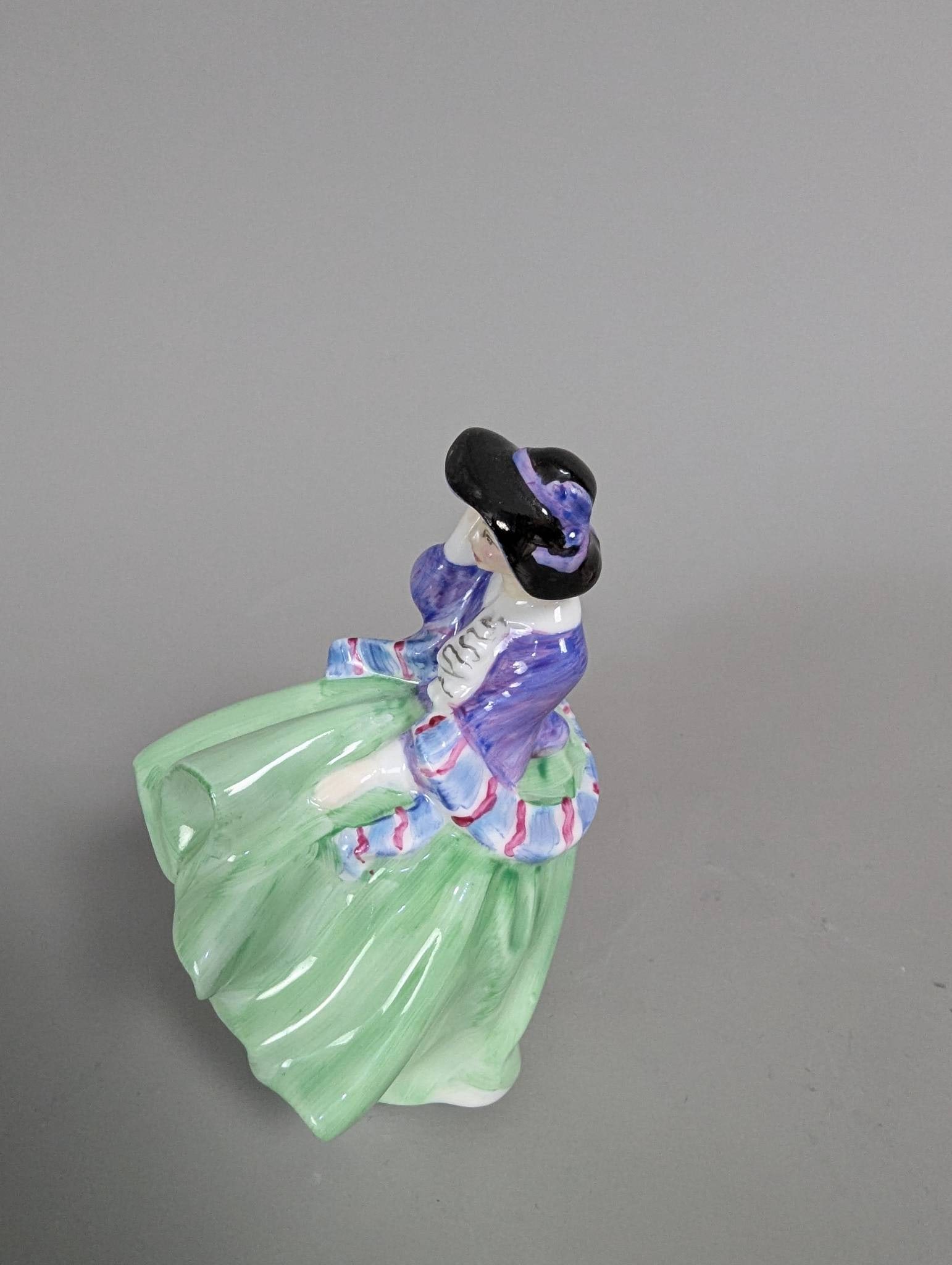 Royal Doulton HN 2126 Top O the Hill Porcelain Figurine - 2