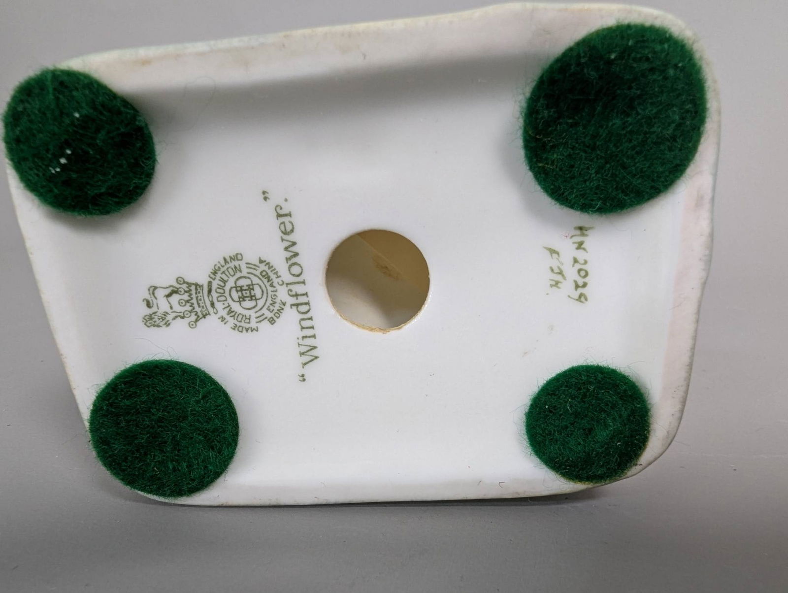 Royal Doulton Hn 2029 Windflower Porcelain Figurine - 6