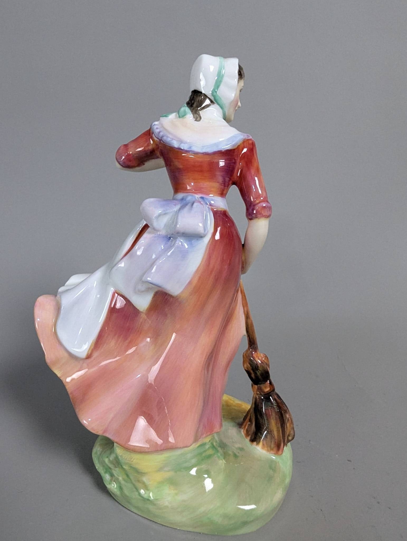 Royal Doulton hn 2087 Autumn Porcelain Figurine - 3
