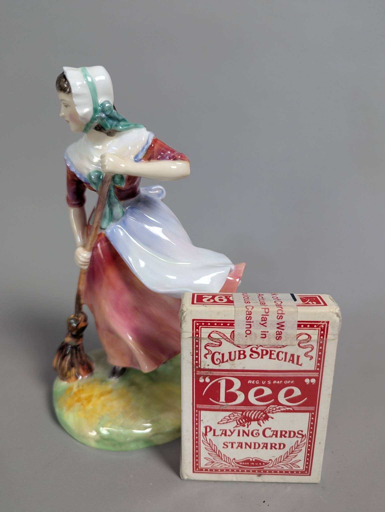 Royal Doulton hn 2087 Autumn Porcelain Figurine - 5