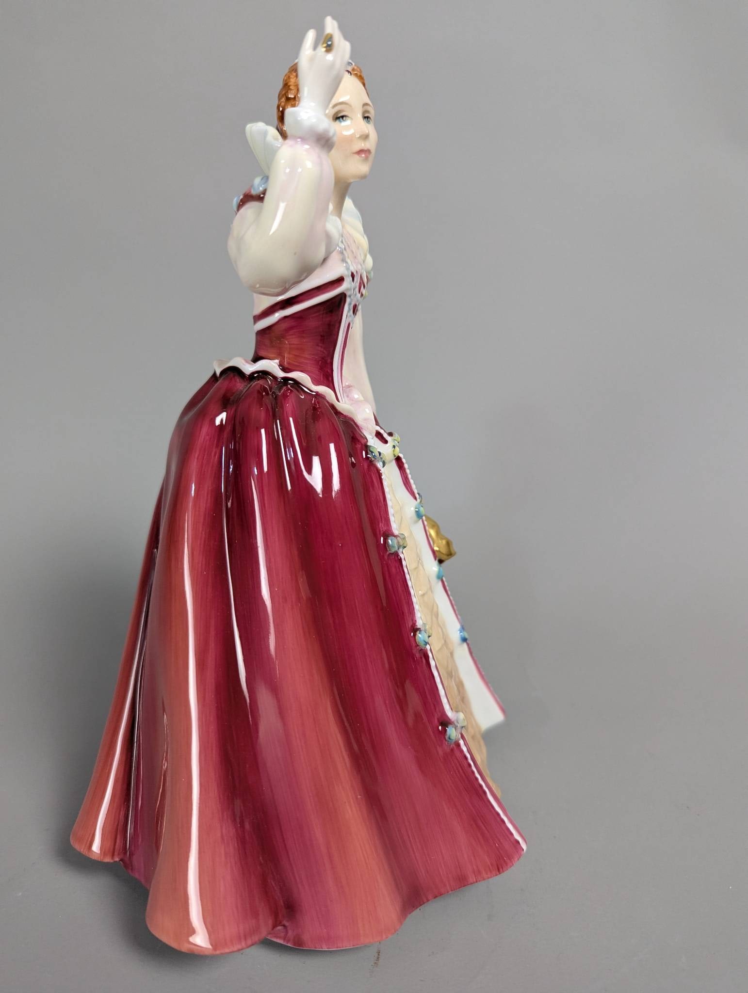 Royal Doulton HN 3099 Queens of the Realm Queen Elizabeth I w/ Stand. - 2