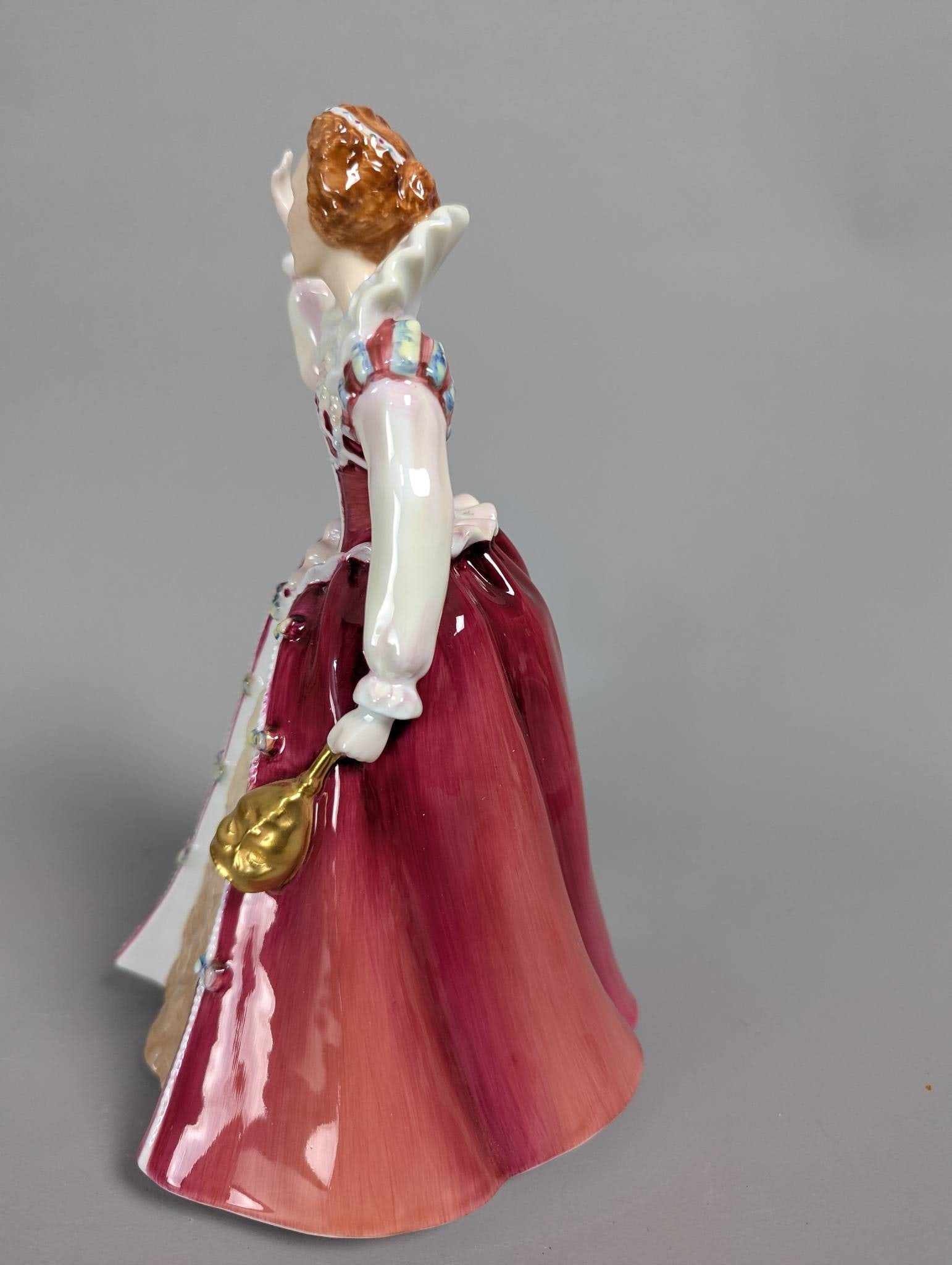 Royal Doulton HN 3099 Queens of the Realm Queen Elizabeth I w/ Stand. - 4