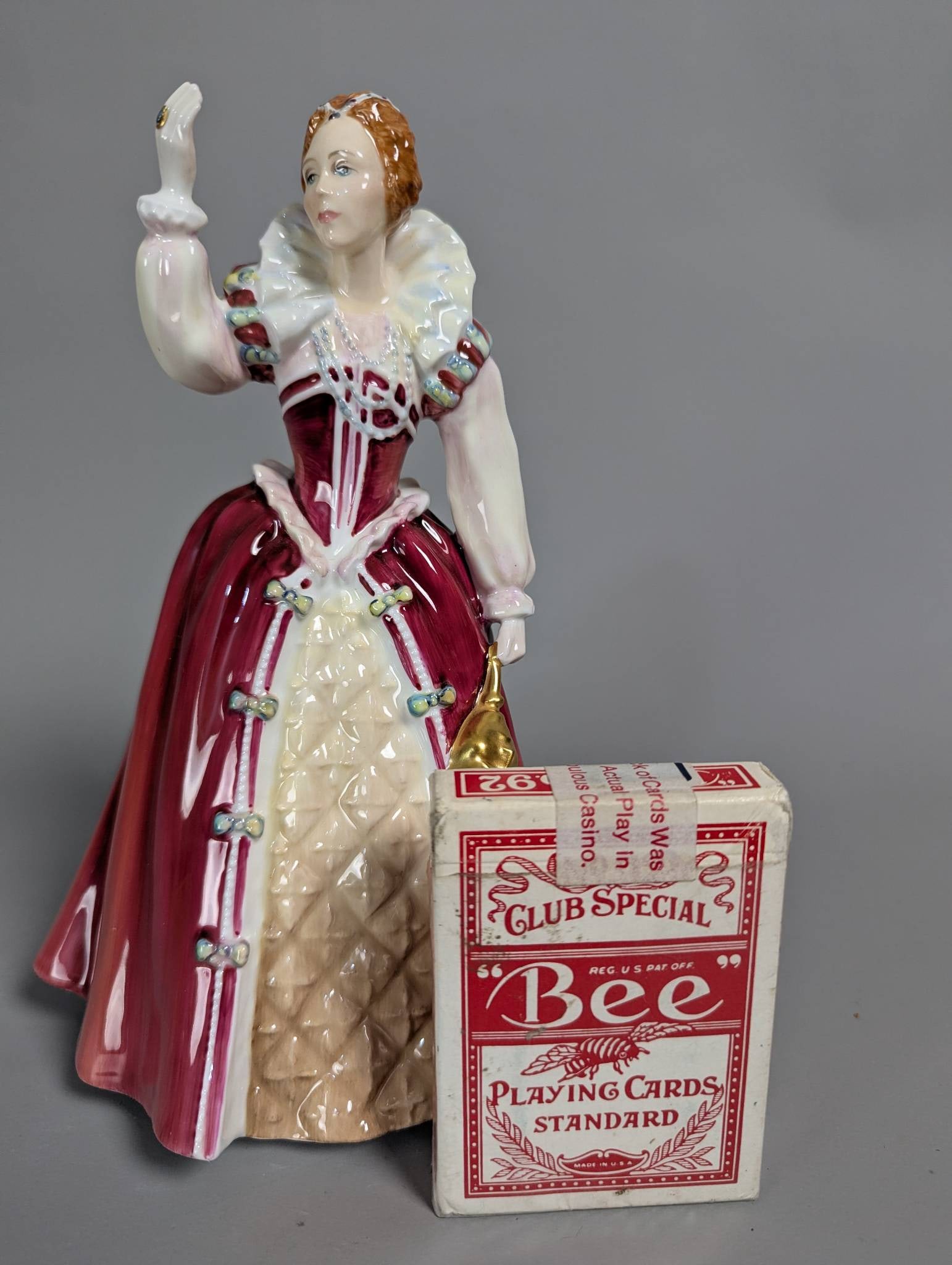 Royal Doulton HN 3099 Queens of the Realm Queen Elizabeth I w/ Stand. - 5