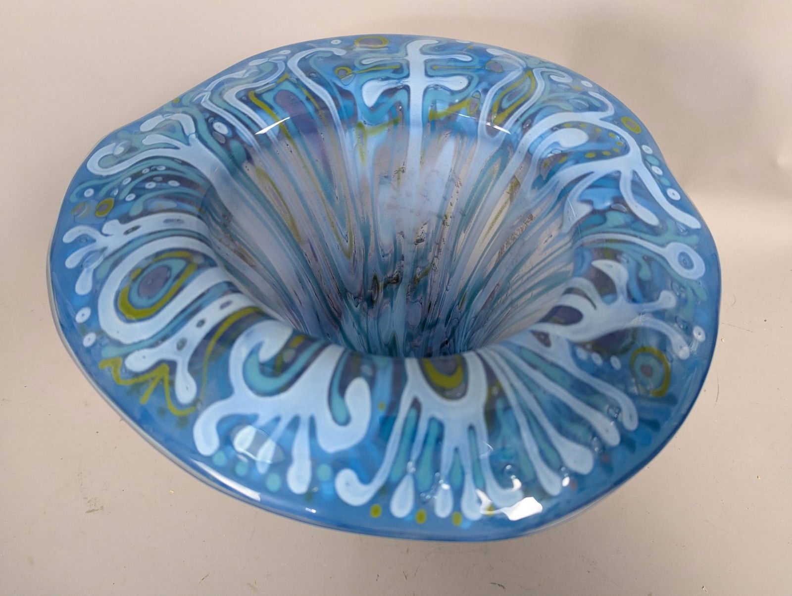 Higgins Studio Hand-Blown Art Glass Vase with Blue and White Decoration - 2