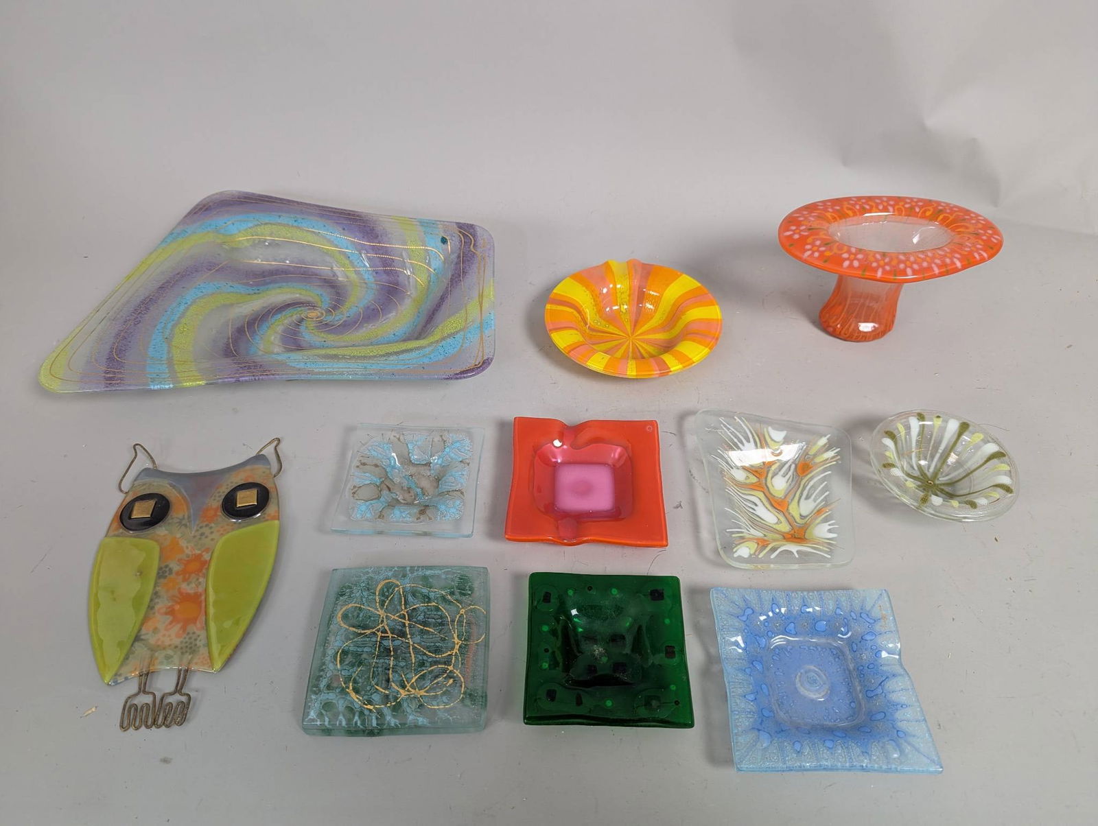 11 Higgins Art Glass Vases Bowls Dishes and Ashtrays (1 of 10)