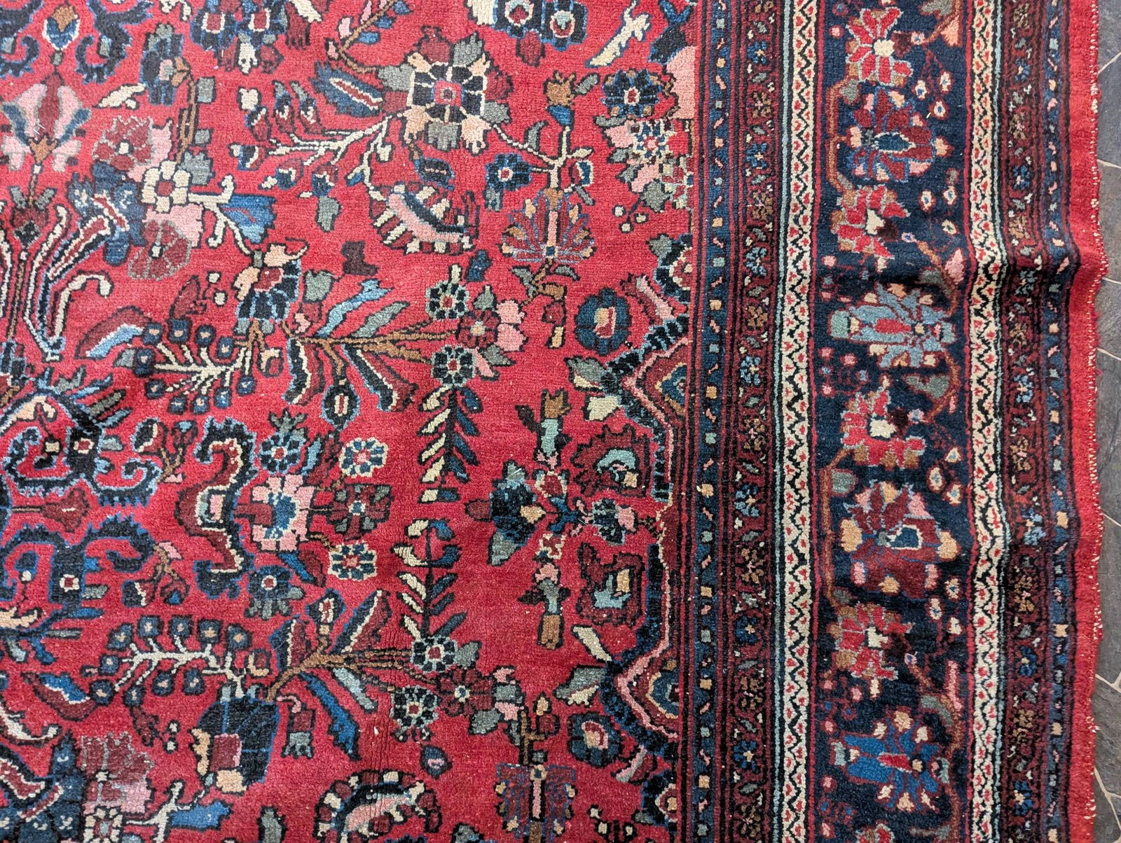 Persian-Style Hand-Knotted Wool Rug with Floral and Medallion Motif - 10