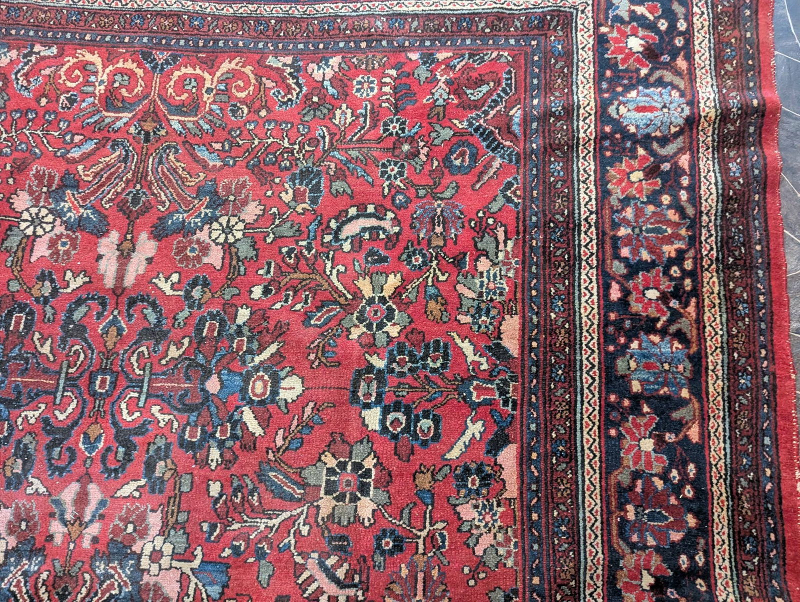 Persian-Style Hand-Knotted Wool Rug with Floral and Medallion Motif - 11