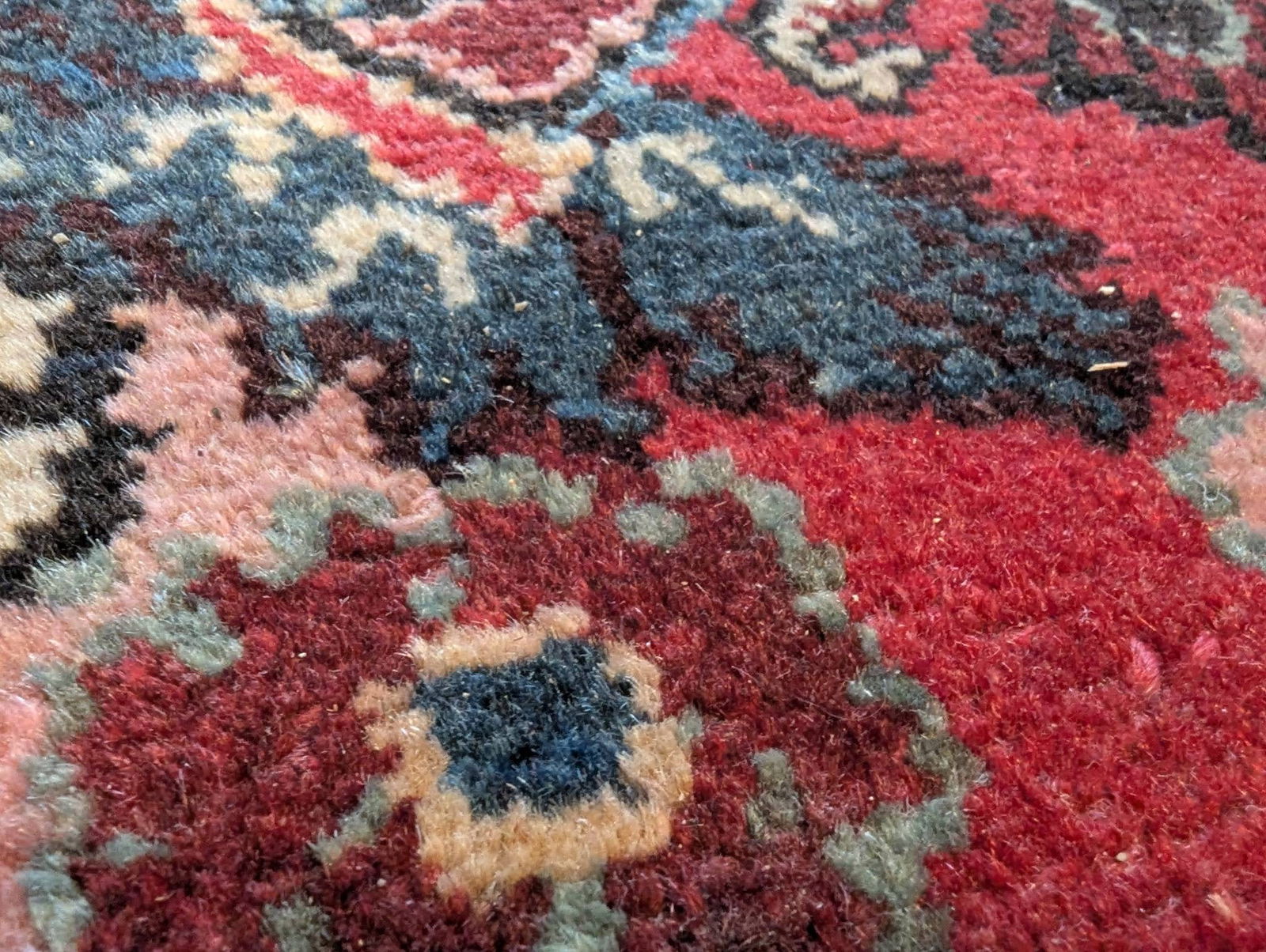 Persian-Style Hand-Knotted Wool Rug with Floral and Medallion Motif - 14