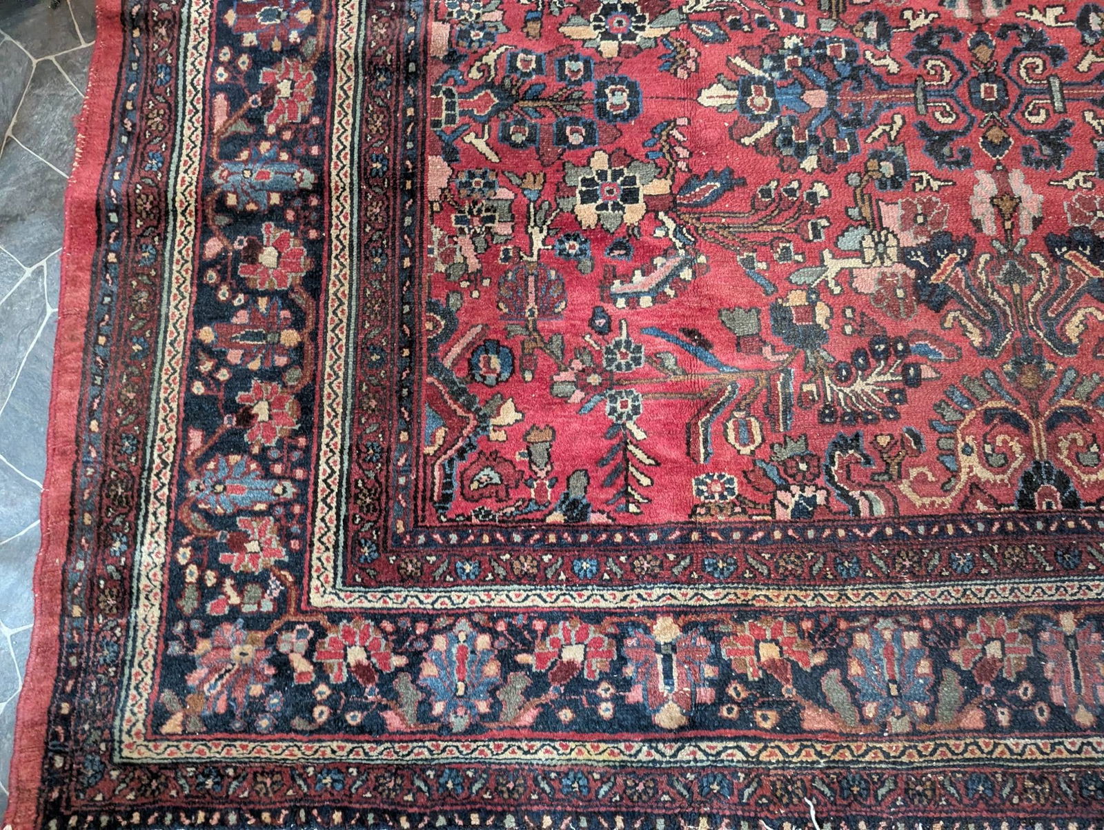 Persian-Style Hand-Knotted Wool Rug with Floral and Medallion Motif - 2