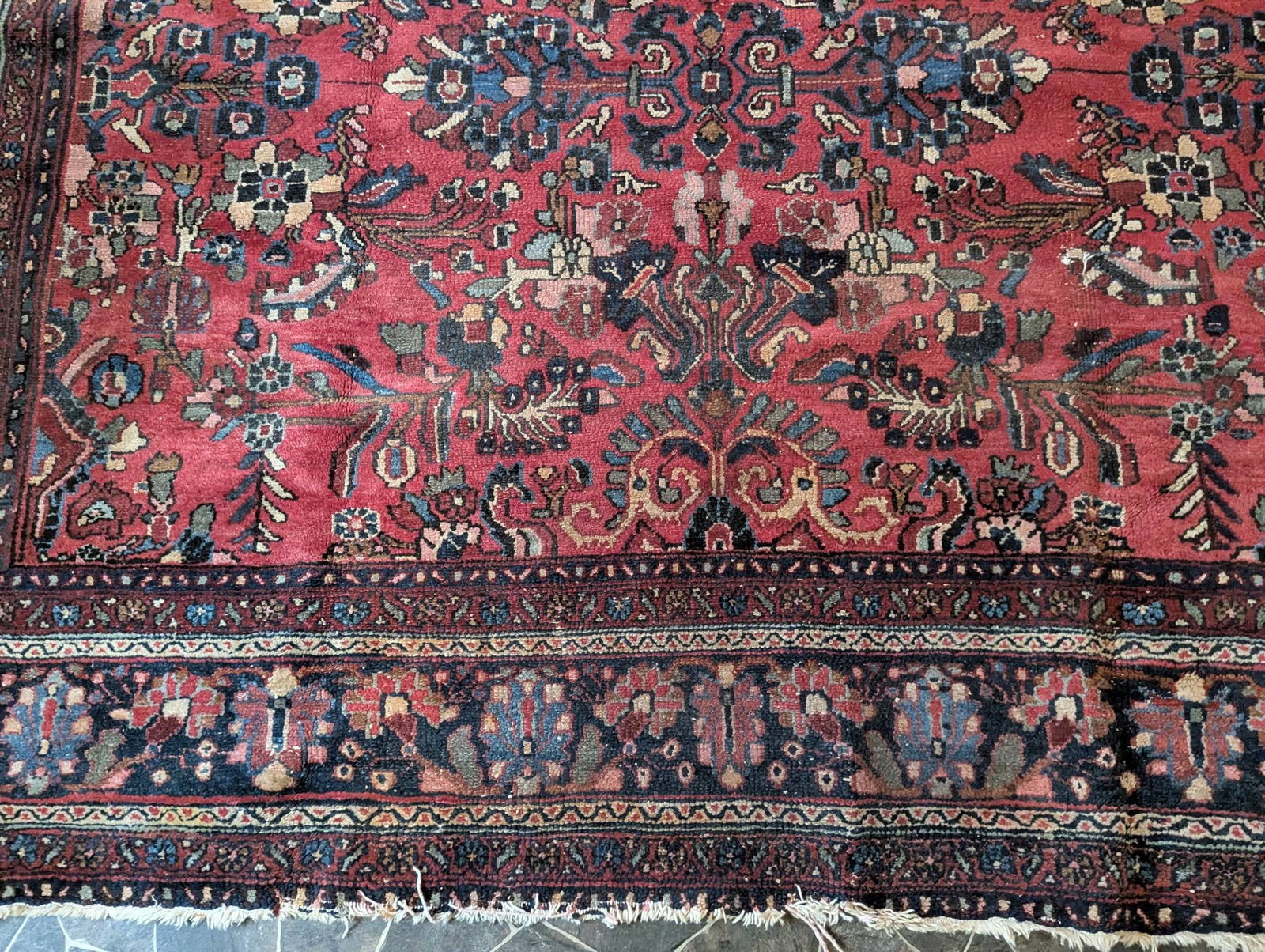 Persian-Style Hand-Knotted Wool Rug with Floral and Medallion Motif - 3