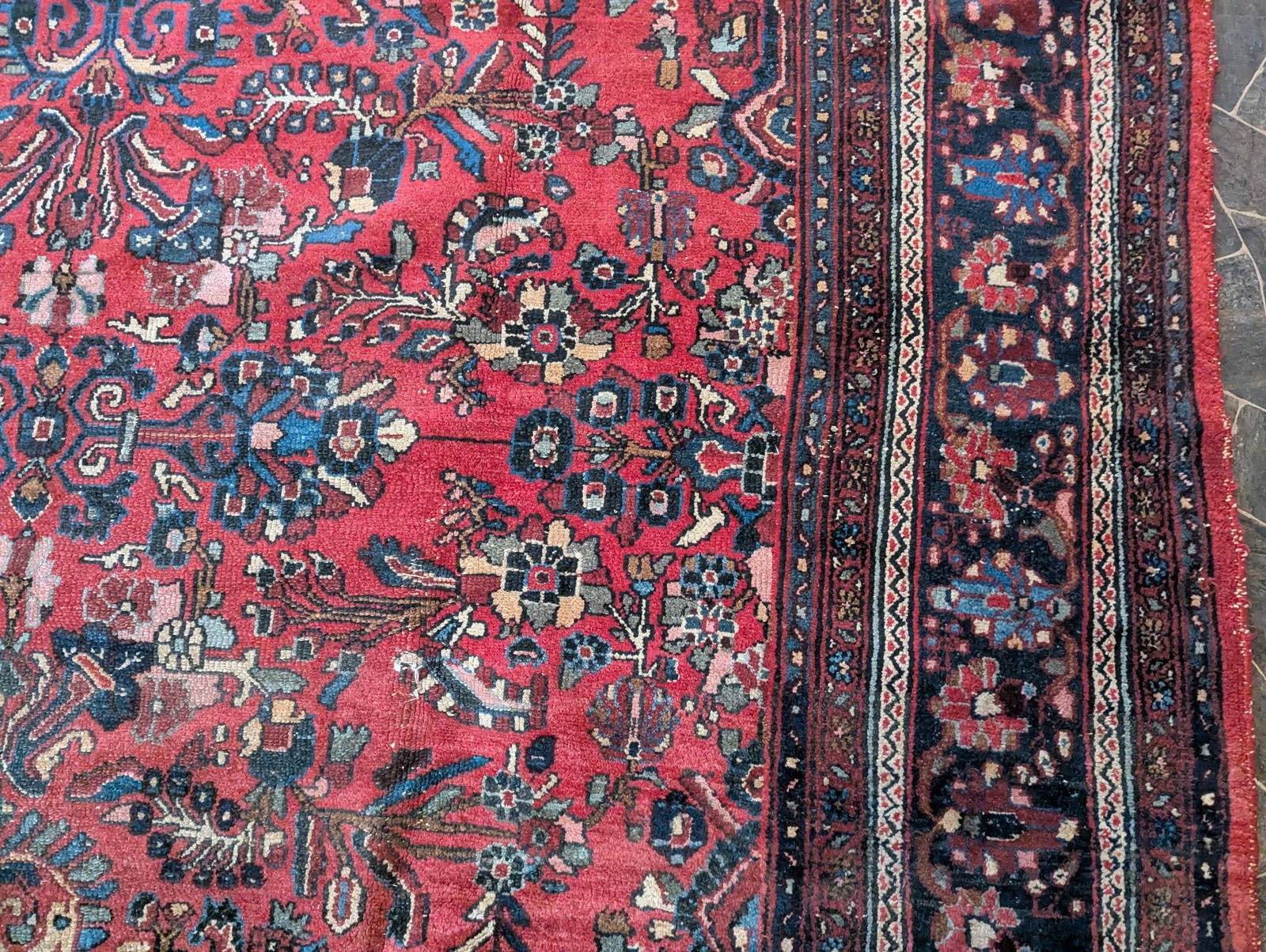 Persian-Style Hand-Knotted Wool Rug with Floral and Medallion Motif - 5