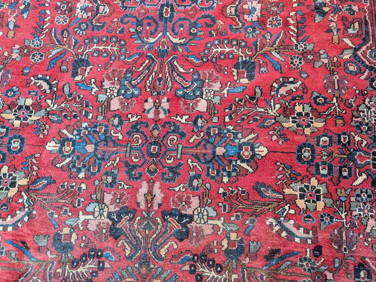 Persian-Style Hand-Knotted Wool Rug with Floral and Medallion Motif - 6