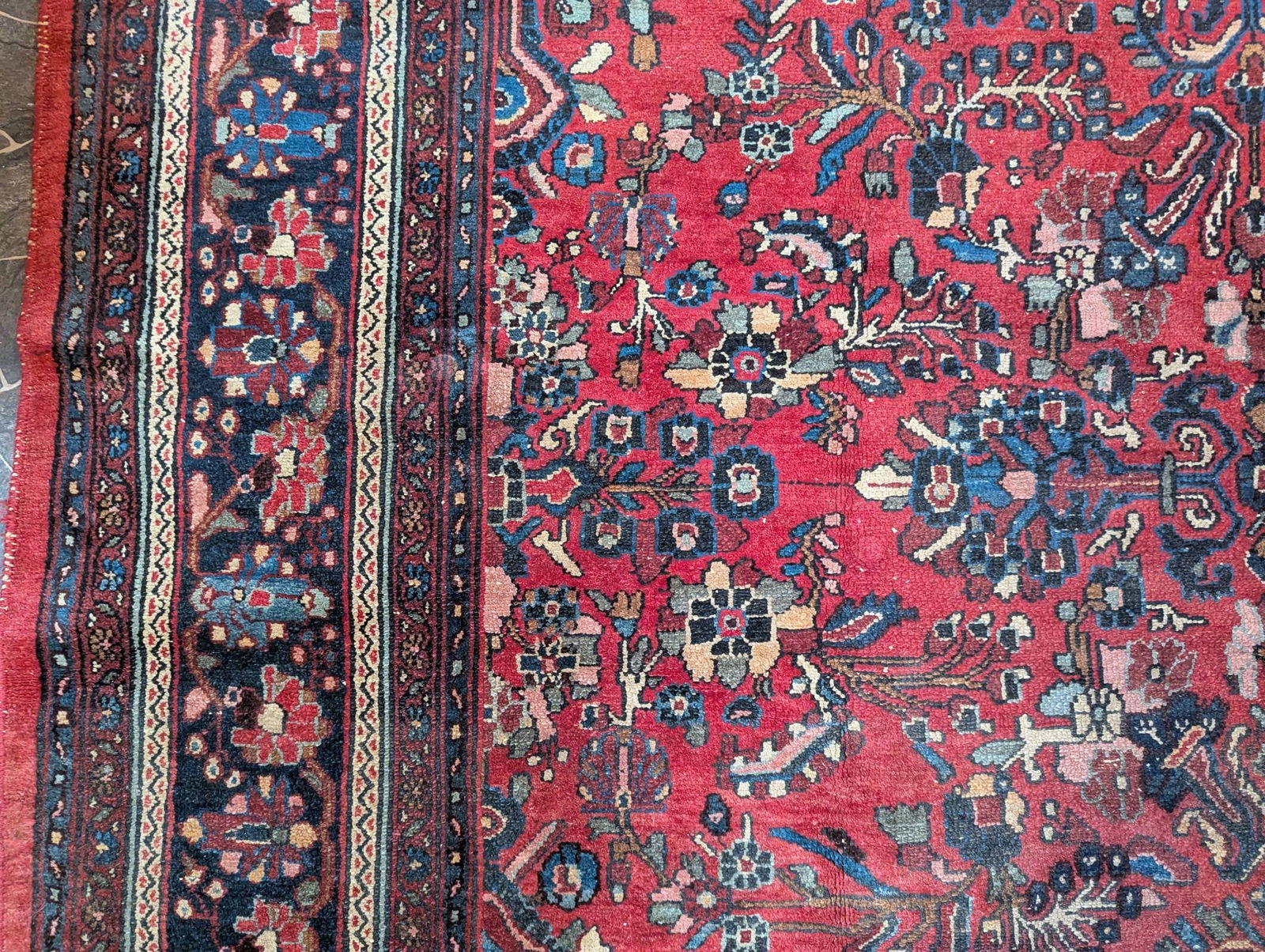 Persian-Style Hand-Knotted Wool Rug with Floral and Medallion Motif - 7