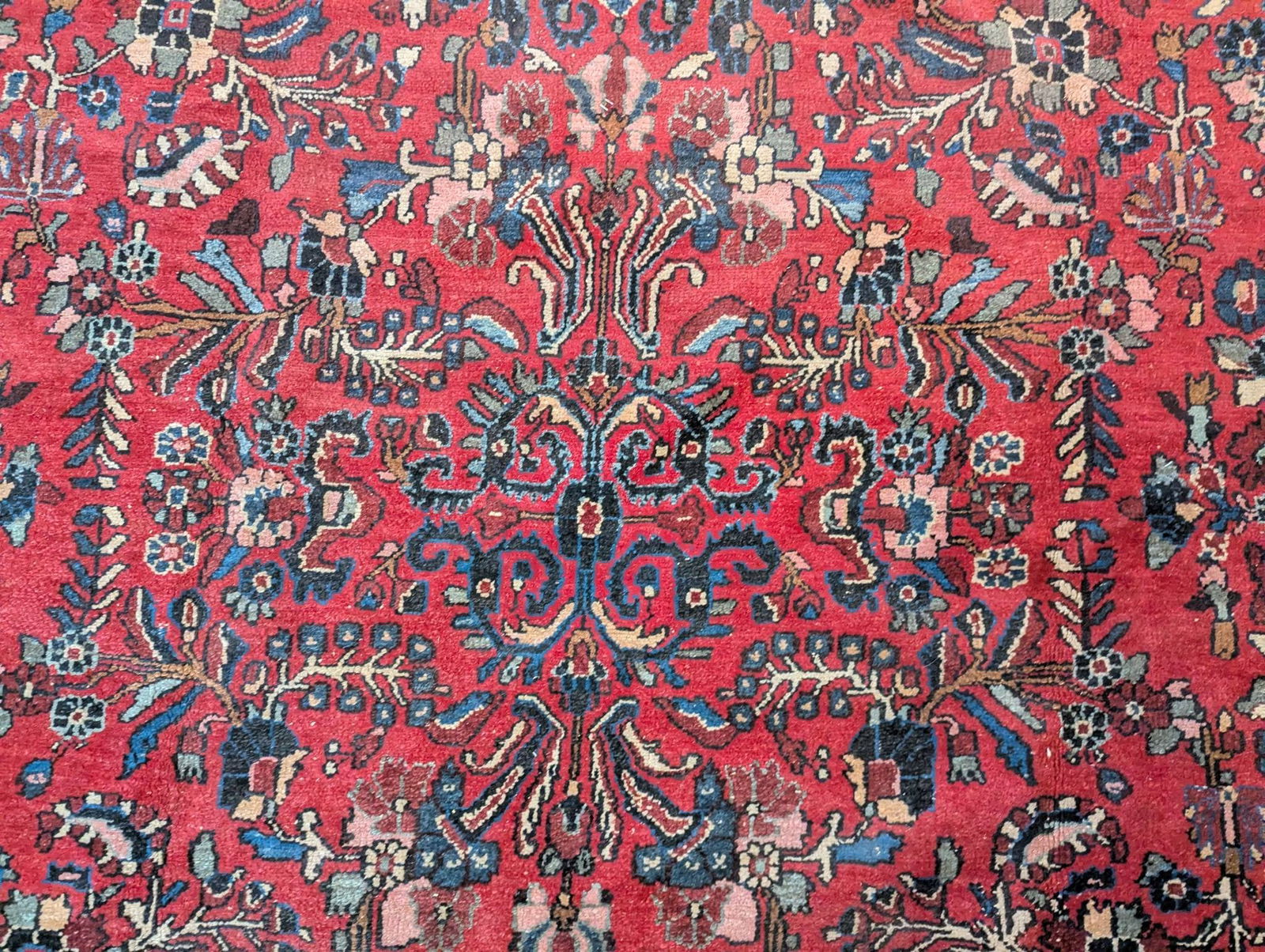 Persian-Style Hand-Knotted Wool Rug with Floral and Medallion Motif - 9