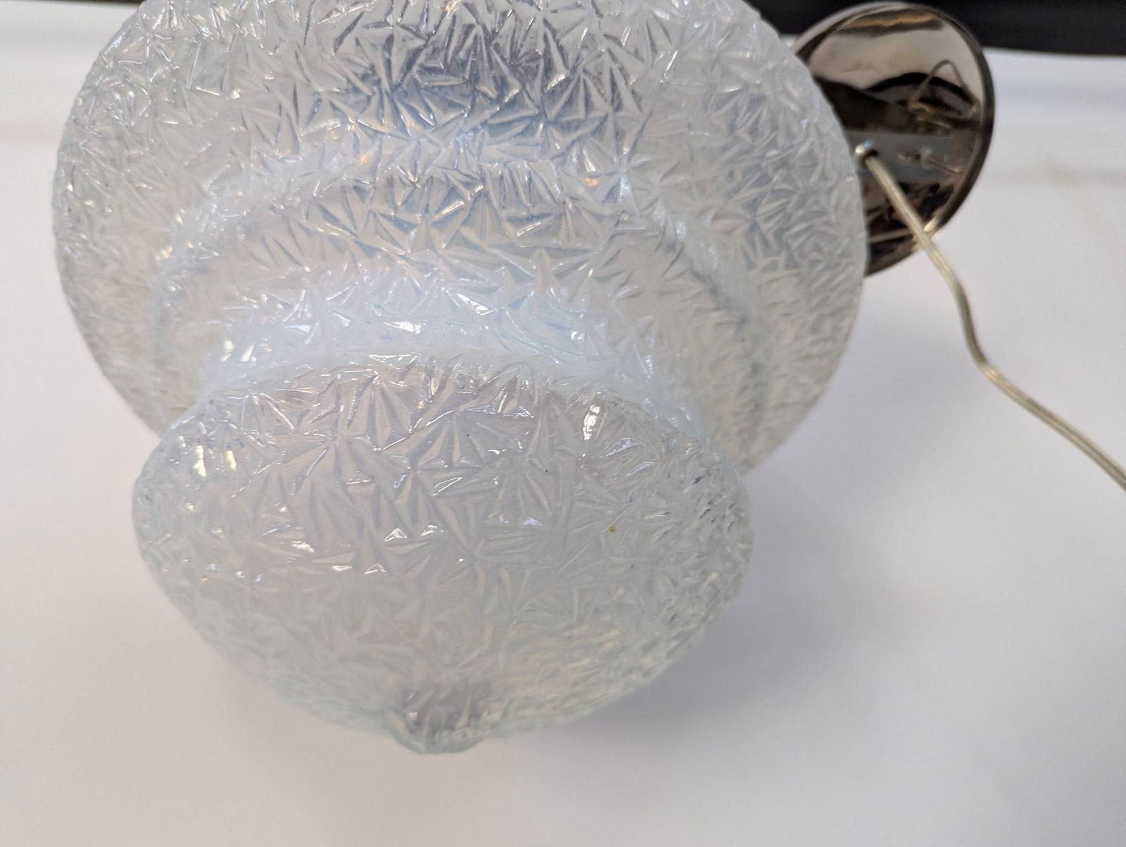 Mid-Century Modern Murano Glass Pendant Light with Textured Shade - 4