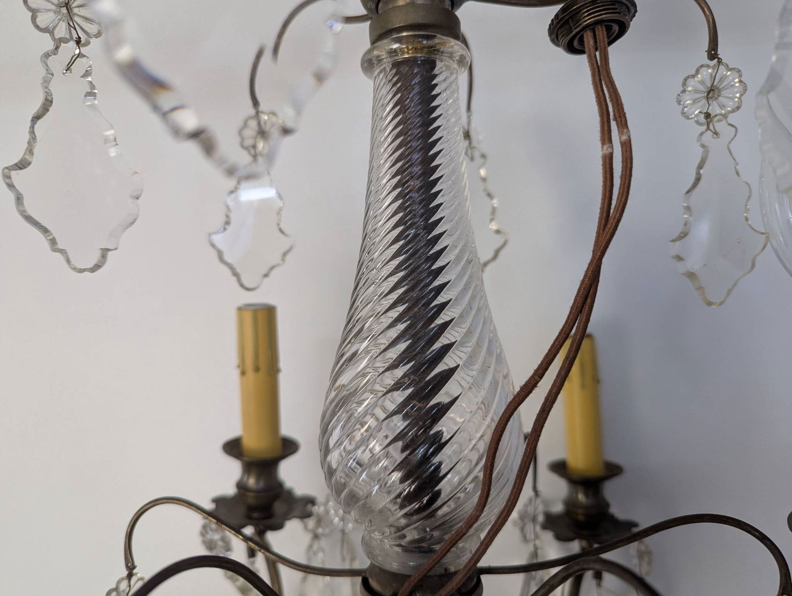 Antique French Brass and Crystal Chandelier in Louis XVI Style - 3